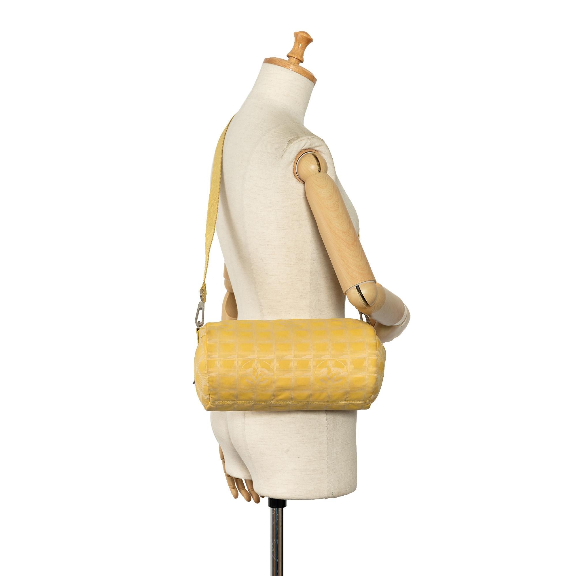 Chanel New Travel Line Barrel Crossbody (SHG-9U6Wqx)