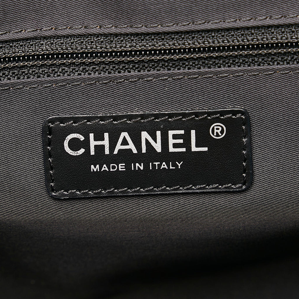 Chanel New Travel Line Handbag (SHG-cYPGJh)