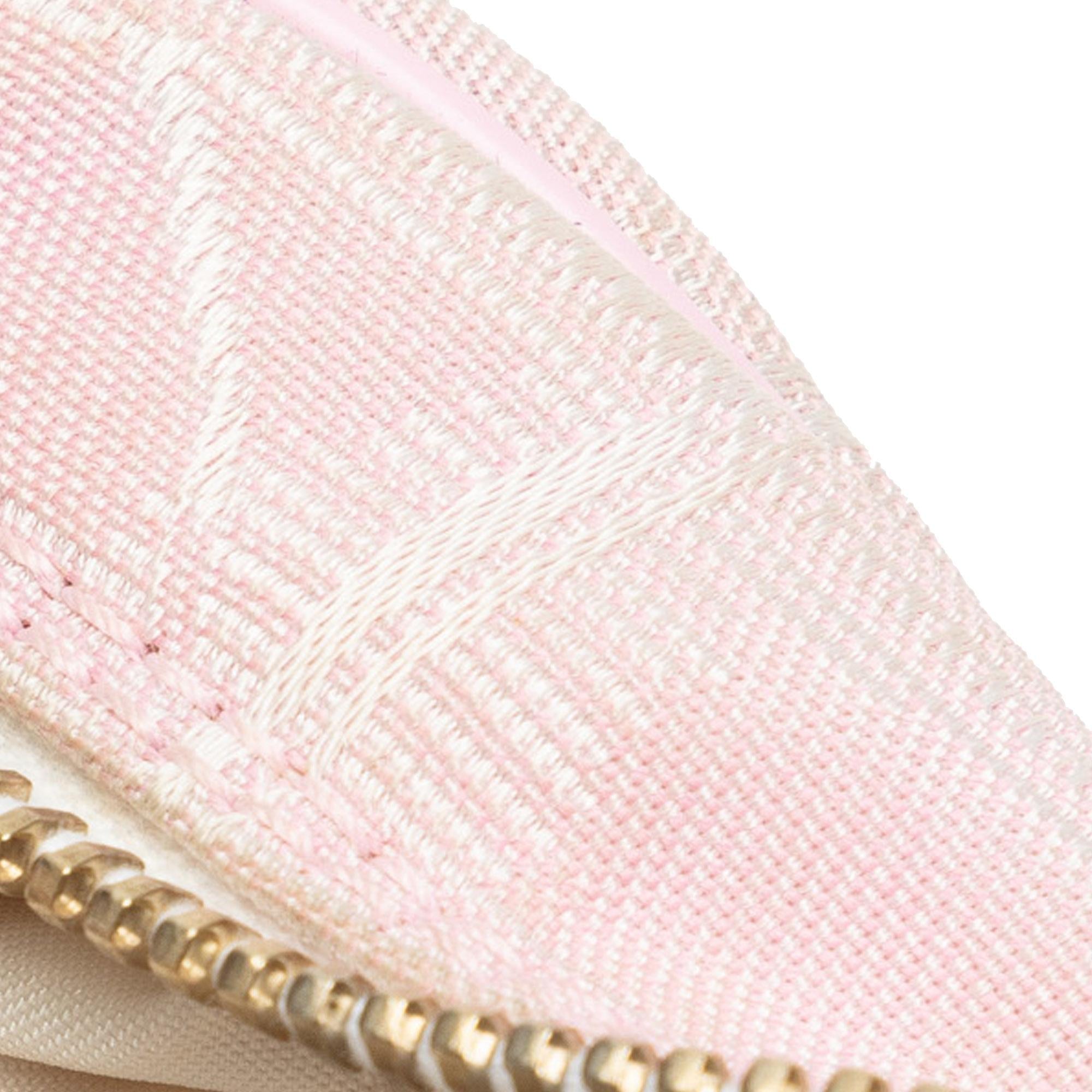 Chanel New Travel Line Handbag (SHG-NDKYny)