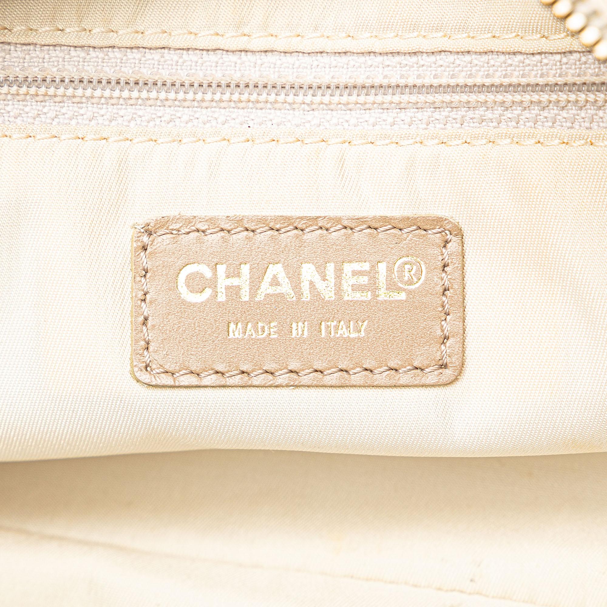 Chanel New Travel Line Handbag (SHG-dh5N6J)