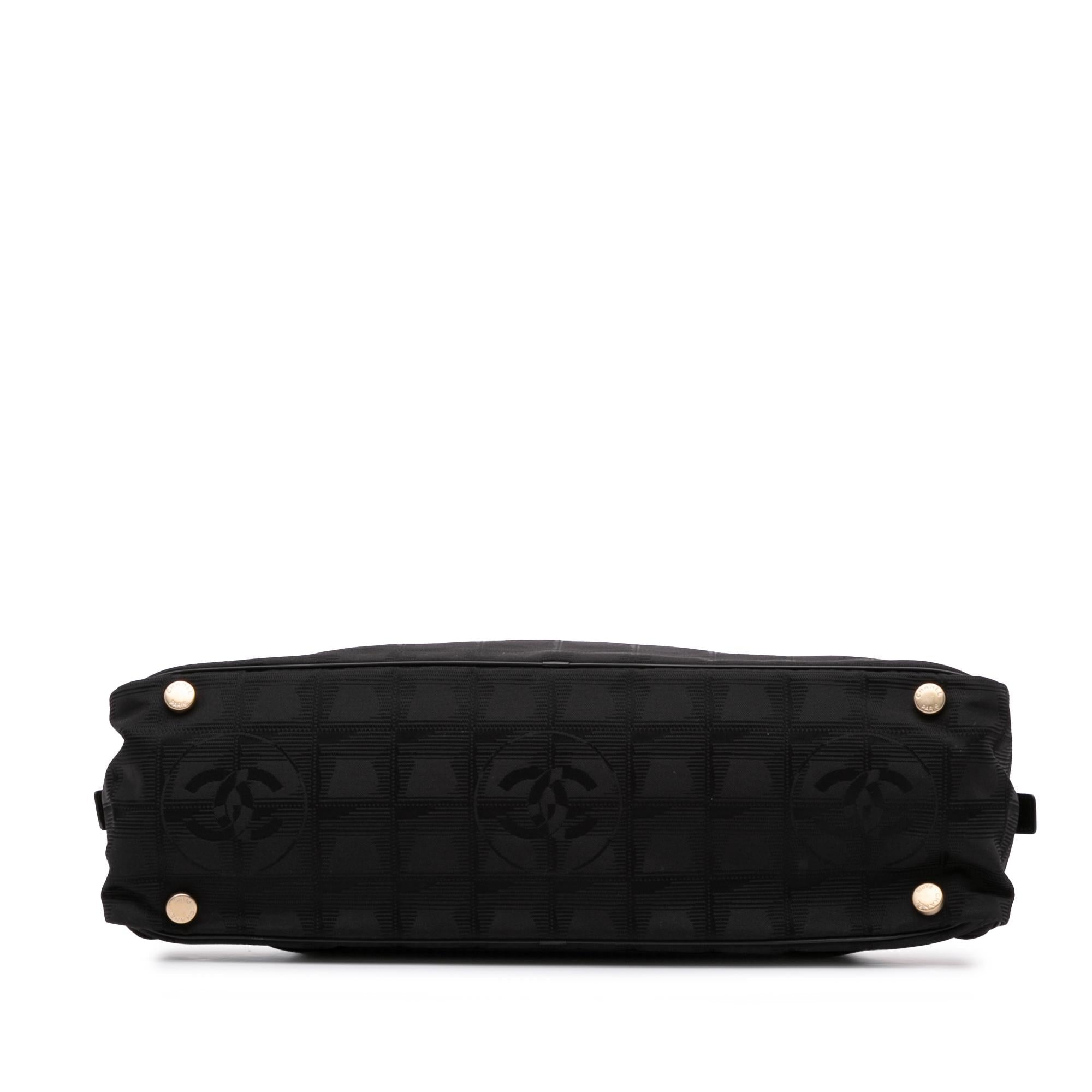 Chanel New Travel Line Handbag (SHG-5LTm5z)
