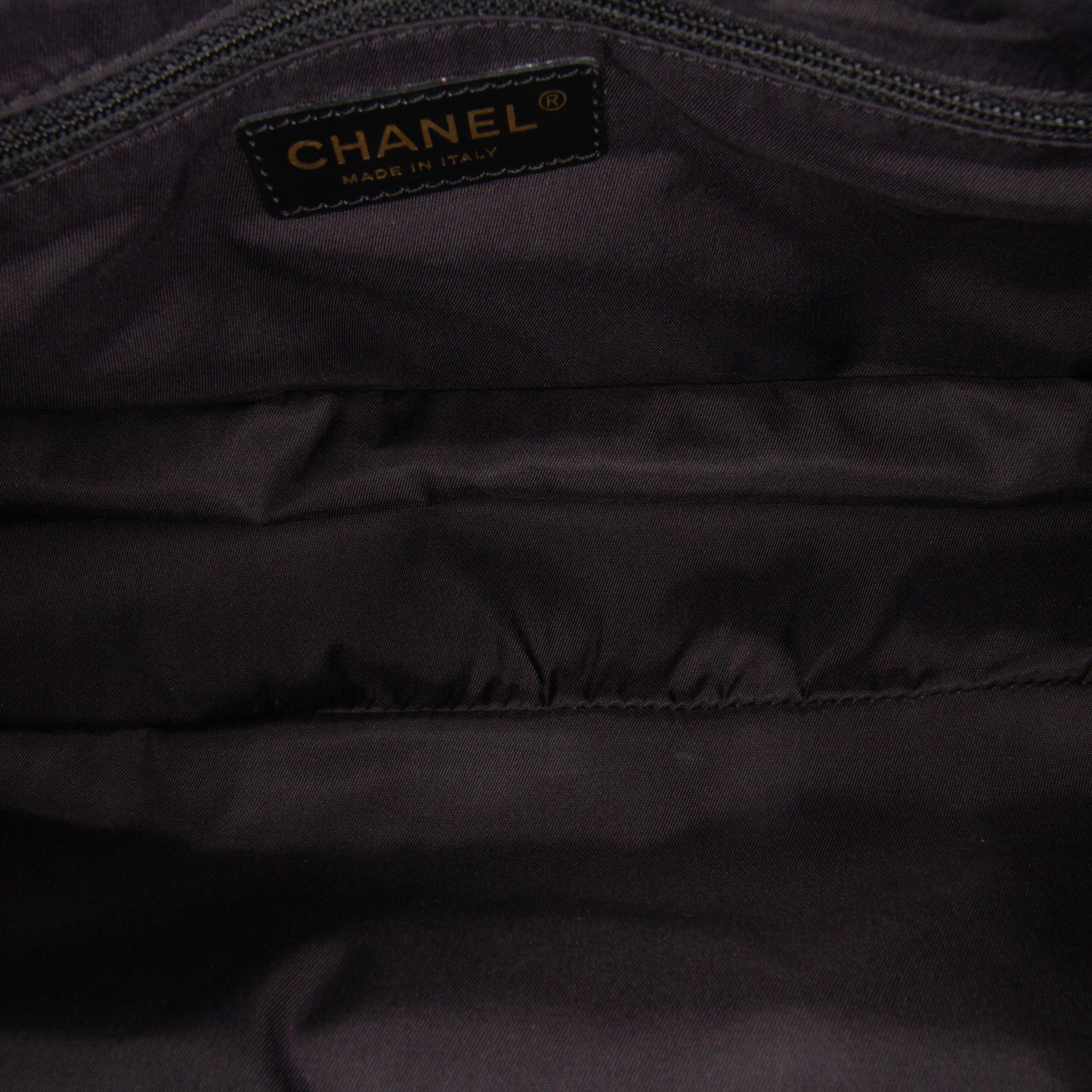 Chanel New Travel Line Handbag (SHG-5LTm5z)