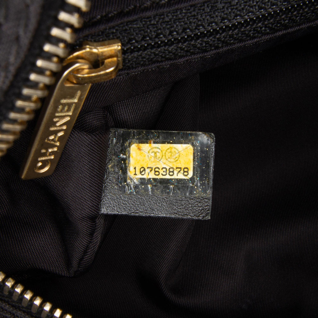 Chanel New Travel Line Handbag (SHG-5LTm5z)