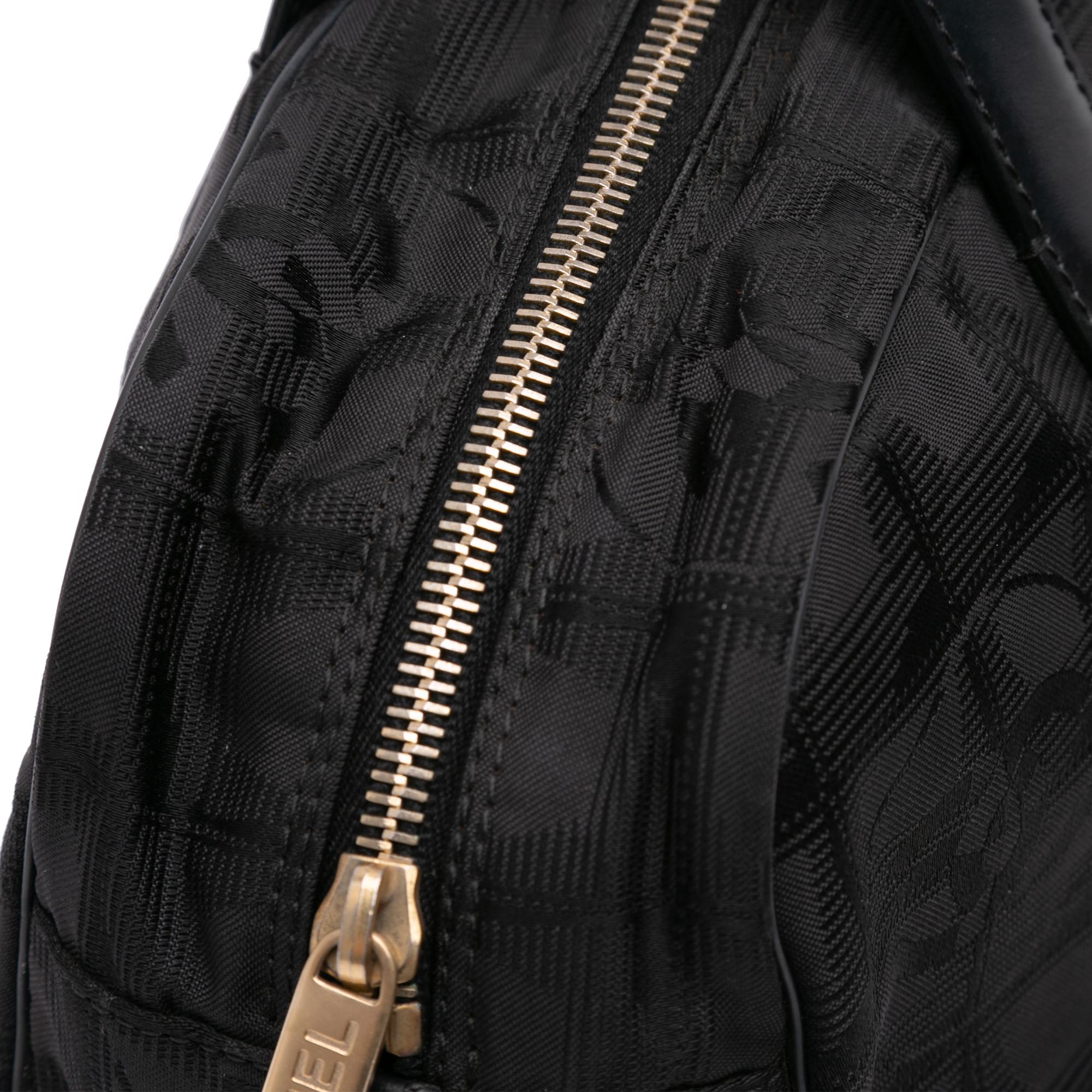 Chanel New Travel Line Handbag (SHG-5LTm5z)