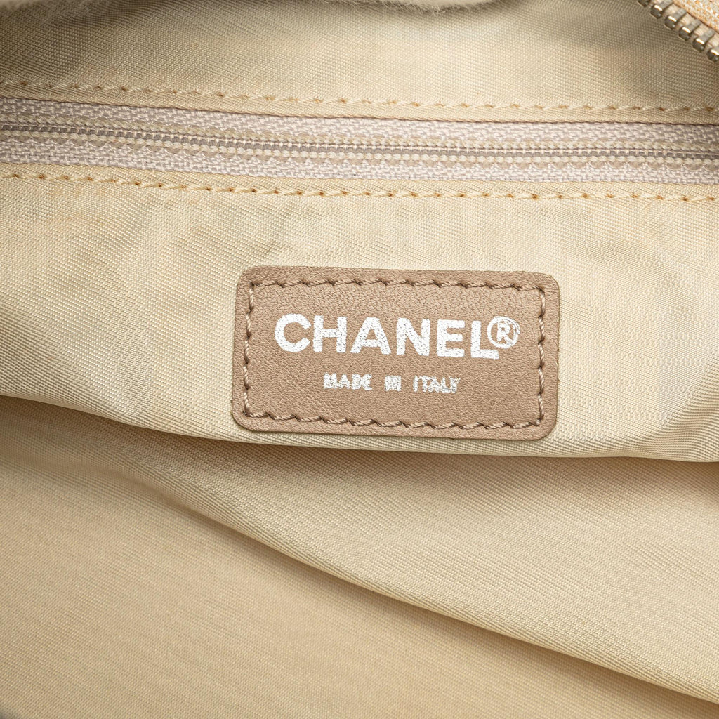 Chanel New Travel Line Handbag (SHG-ua5xFI)
