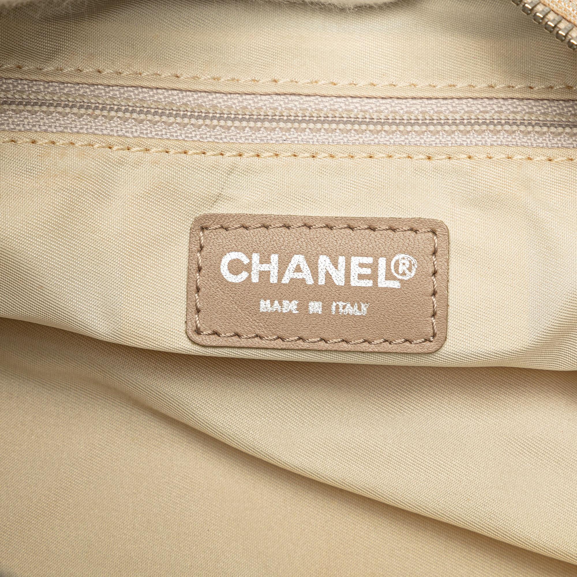 Chanel New Travel Line Handbag (SHG-ua5xFI)