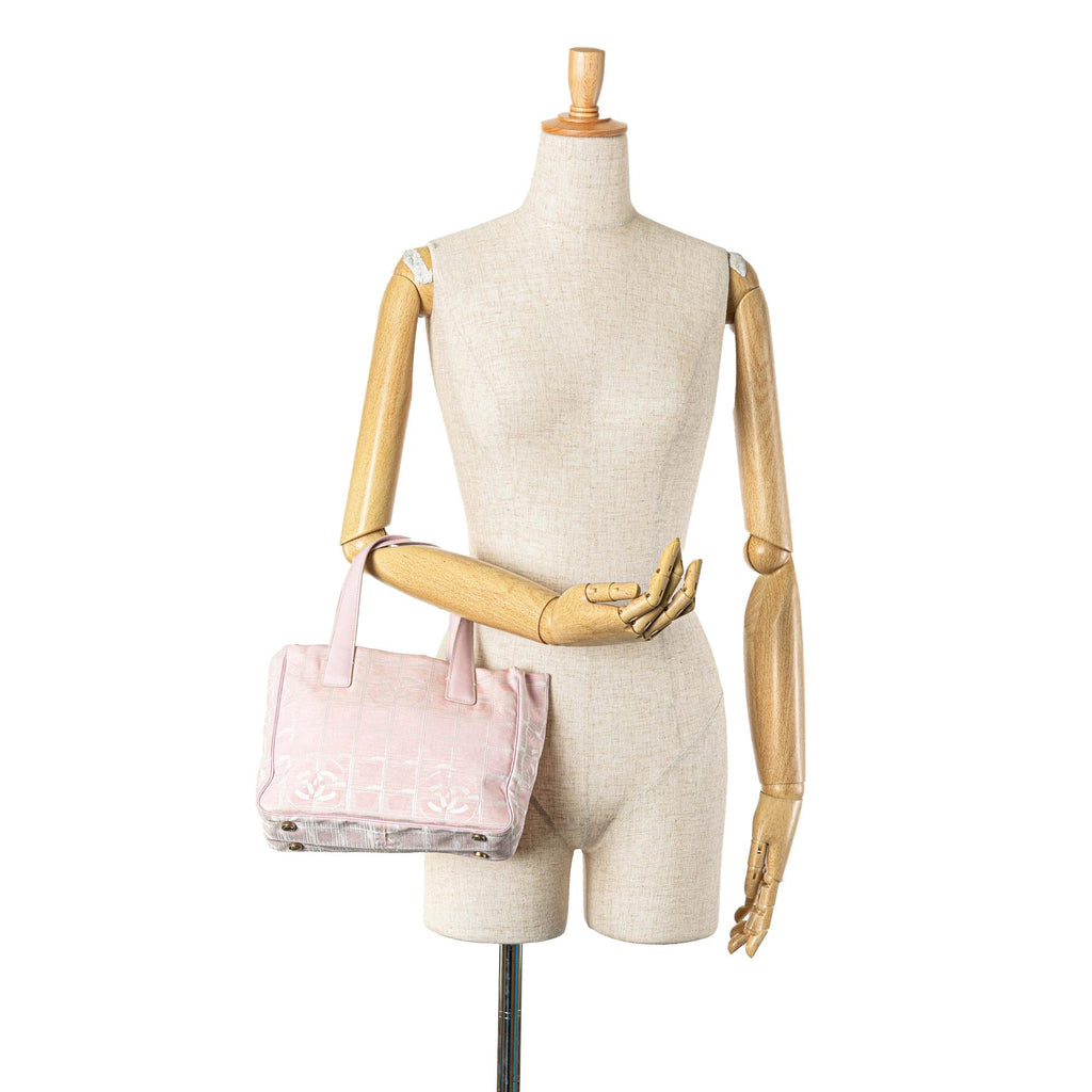 Chanel New Travel Line Handbag (SHG-4Qf98C)