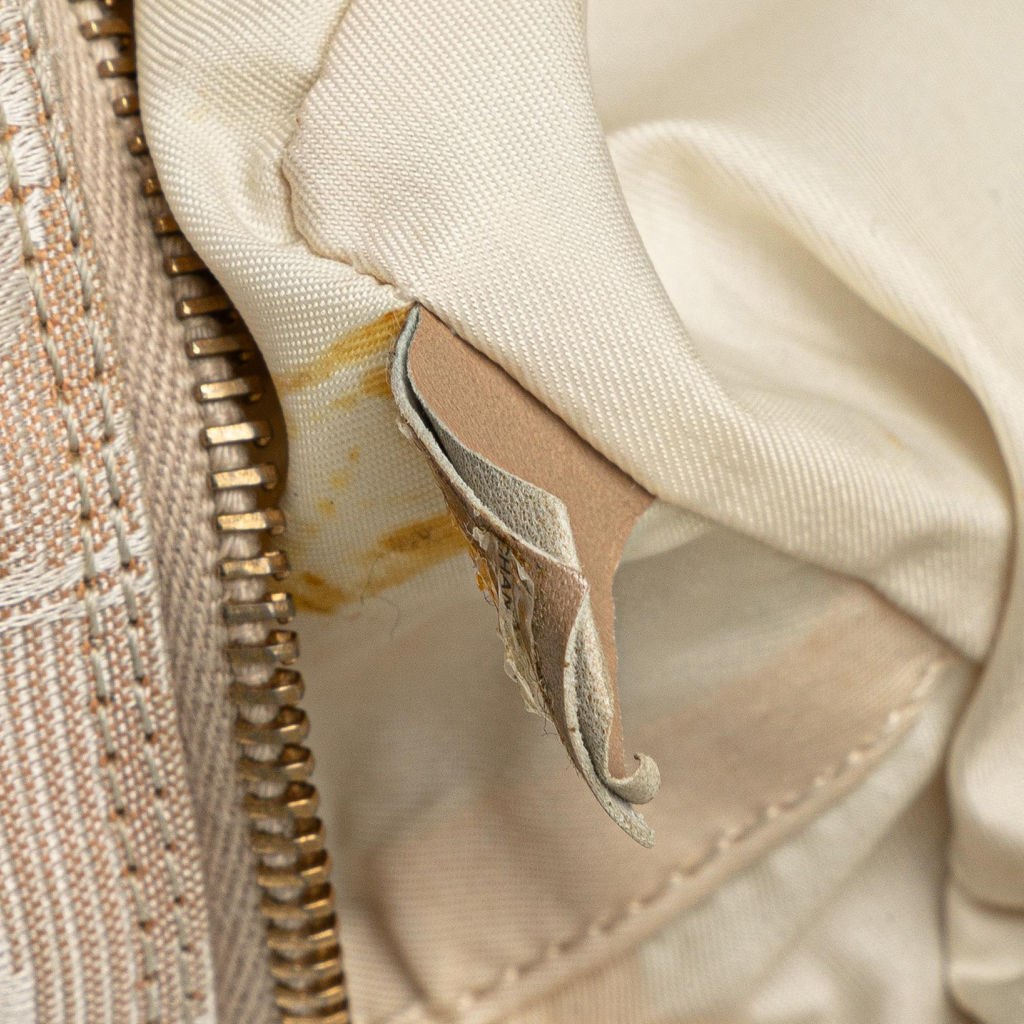 Chanel New Travel Line Handbag (SHG-3MpQA7)