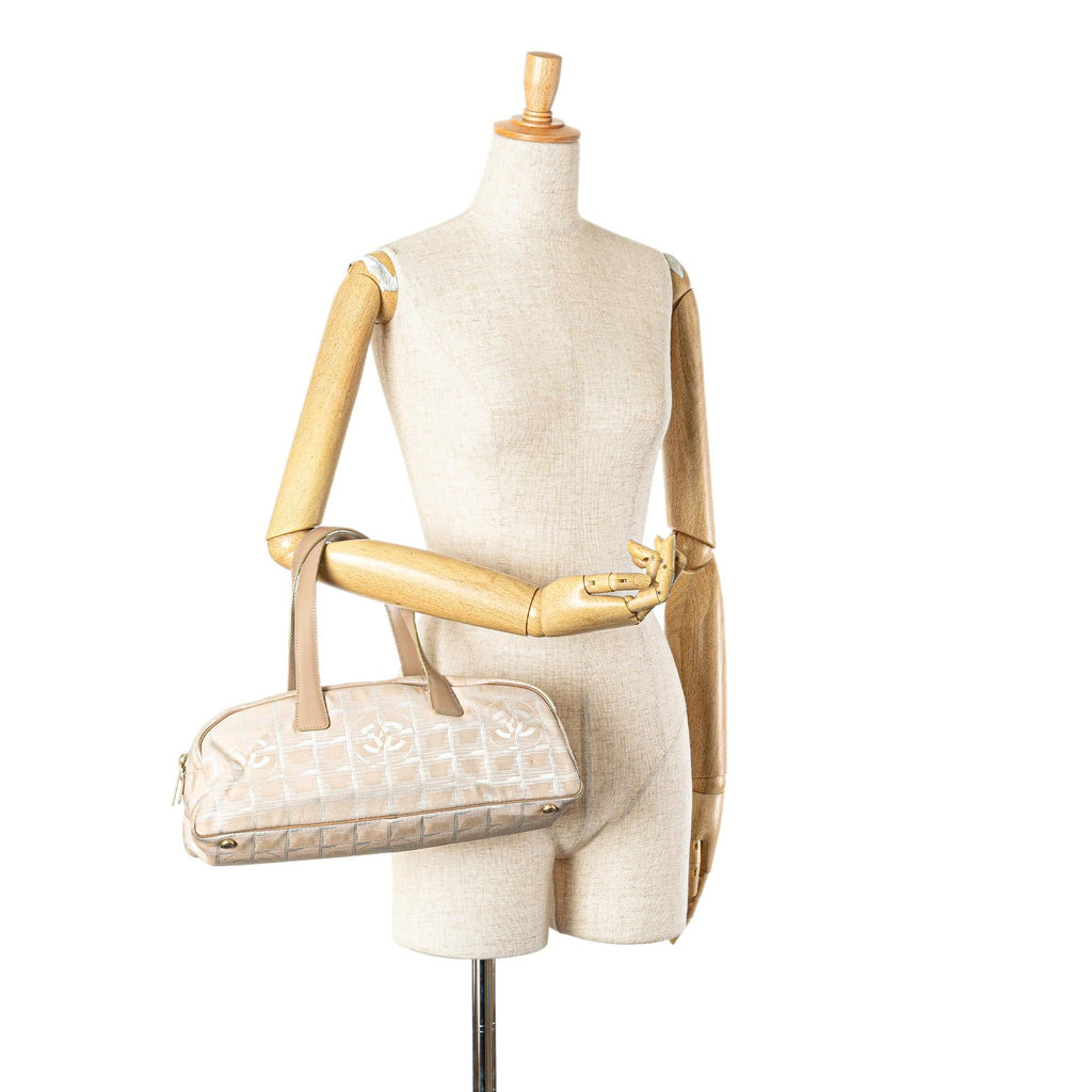 Chanel New Travel Line Handbag (SHG-3MpQA7)