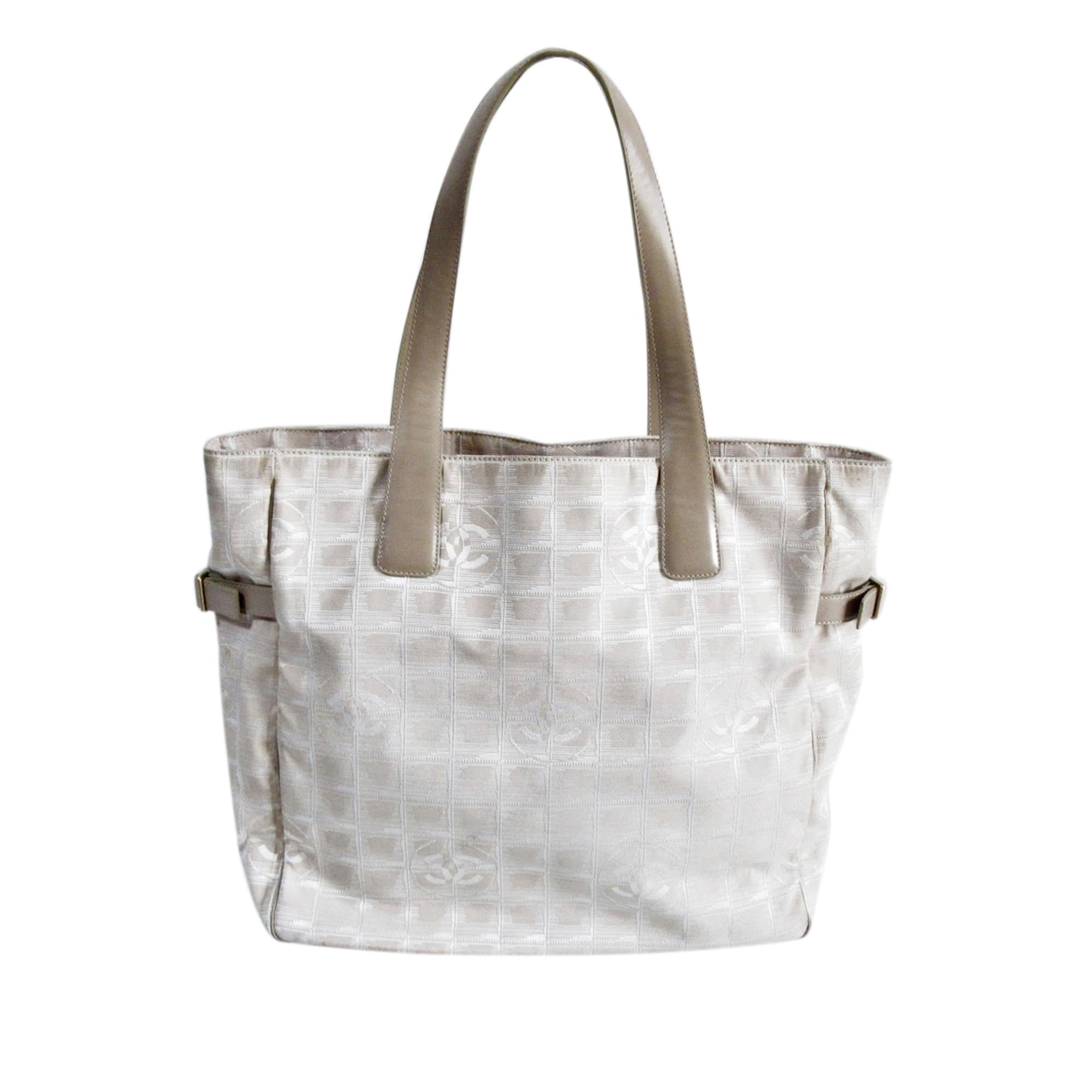 Chanel New Travel Line Tote (SHG-fNKU68)
