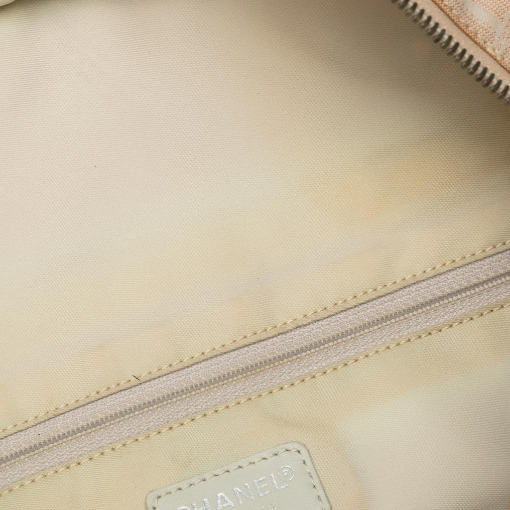 Chanel New Travel Line Tote (SHG-3Rzzab)