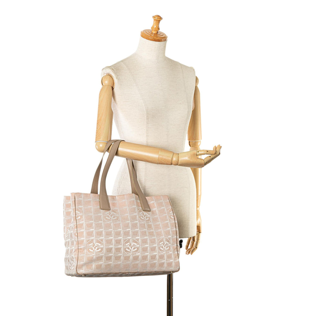 Chanel New Travel Line Tote (SHG-xl7A53)