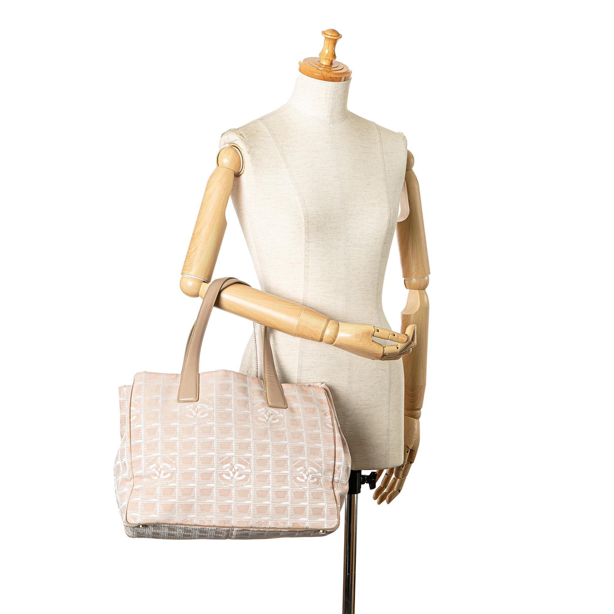 Chanel New Travel Line Tote (SHG-EGuO8A)
