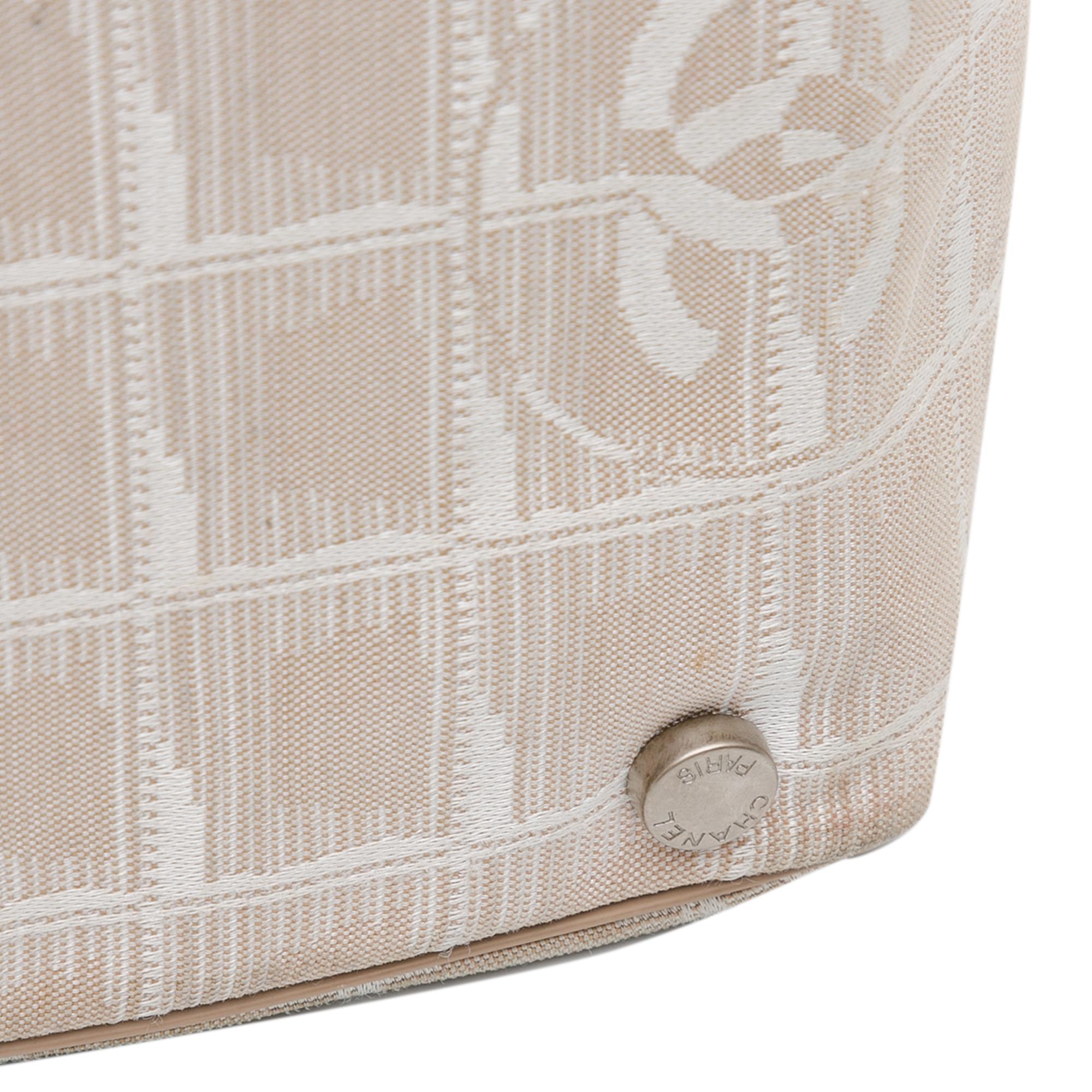 Chanel New Travel Line Tote (SHG-dWZLzZ)