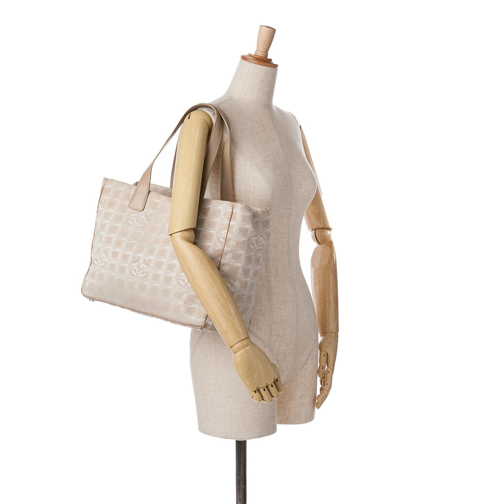 Chanel New Travel Line Tote (SHG-dWZLzZ)