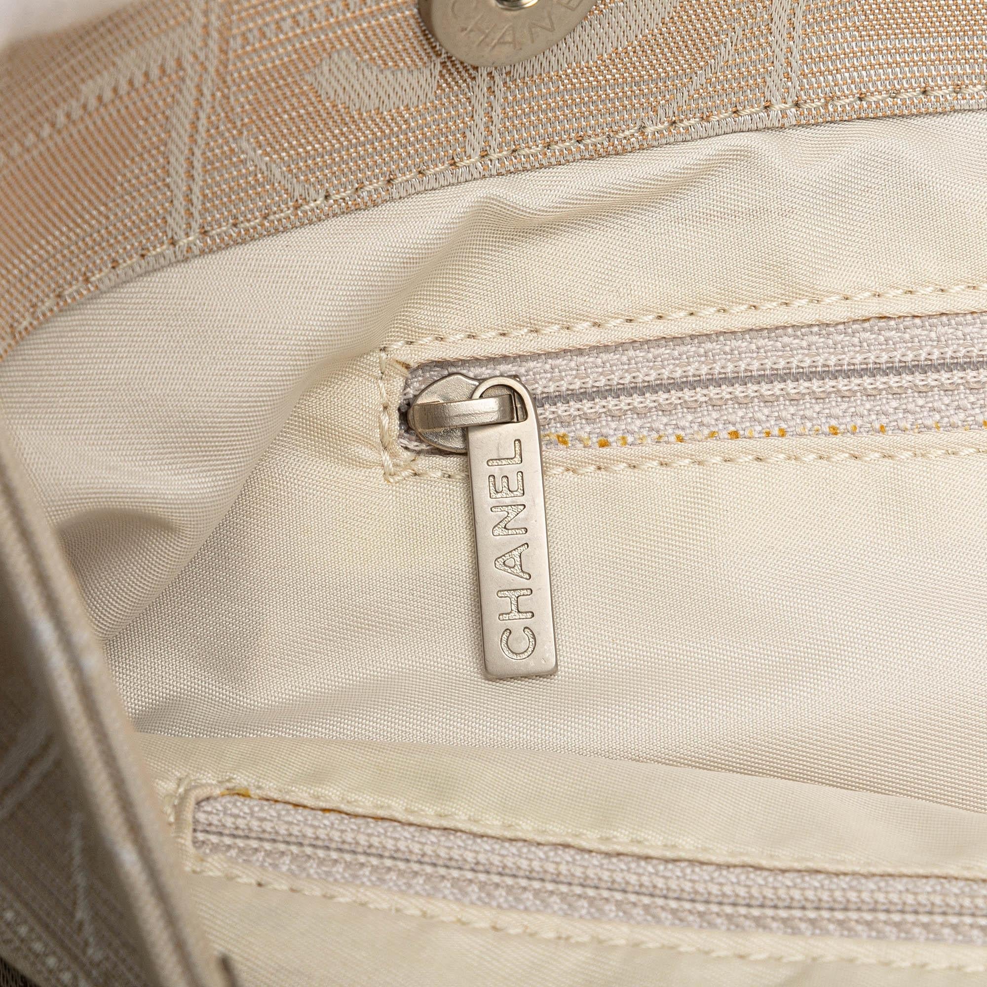 Chanel New Travel Line Tote (SHG-ewYGlz)
