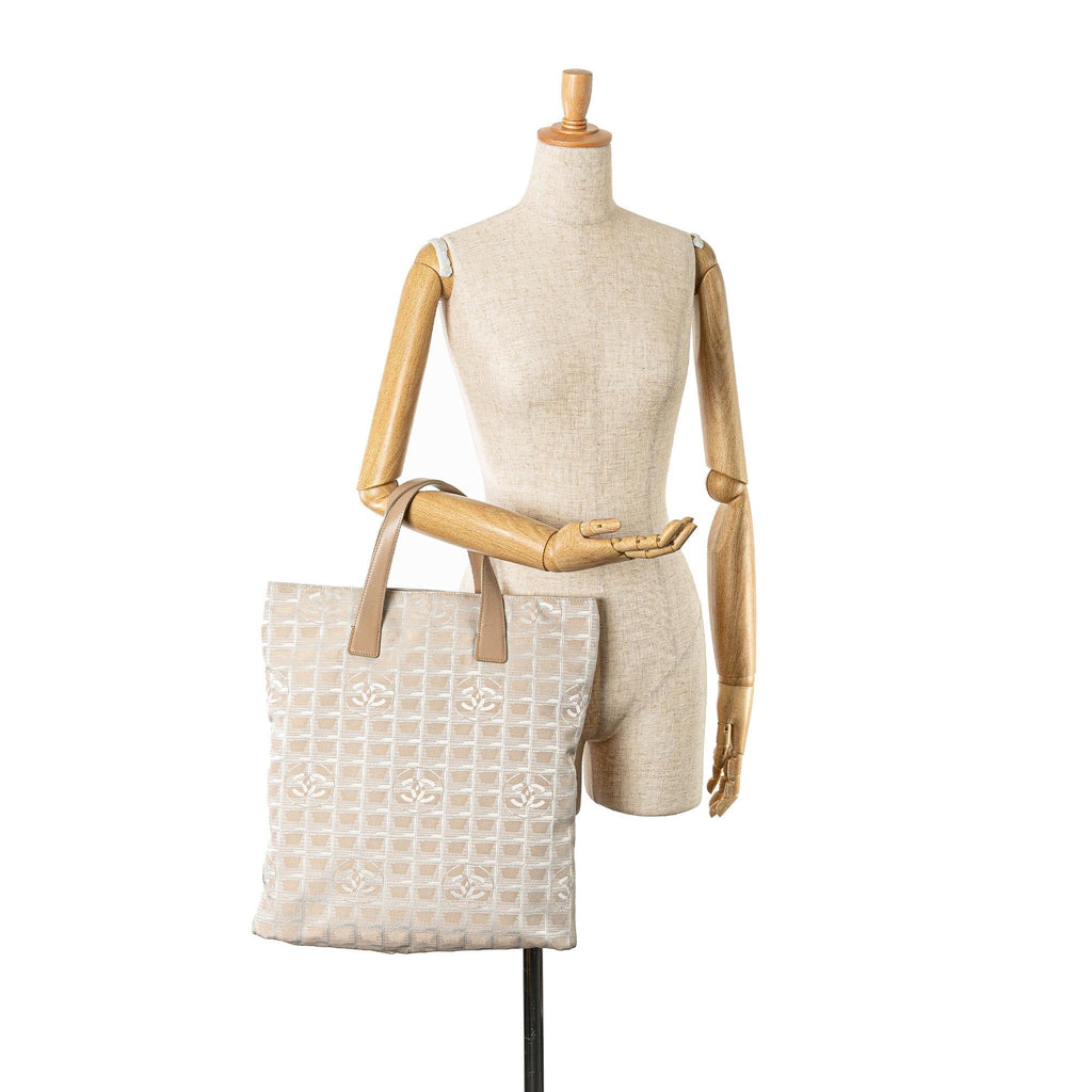 Chanel New Travel Line Tote (SHG-ewYGlz)