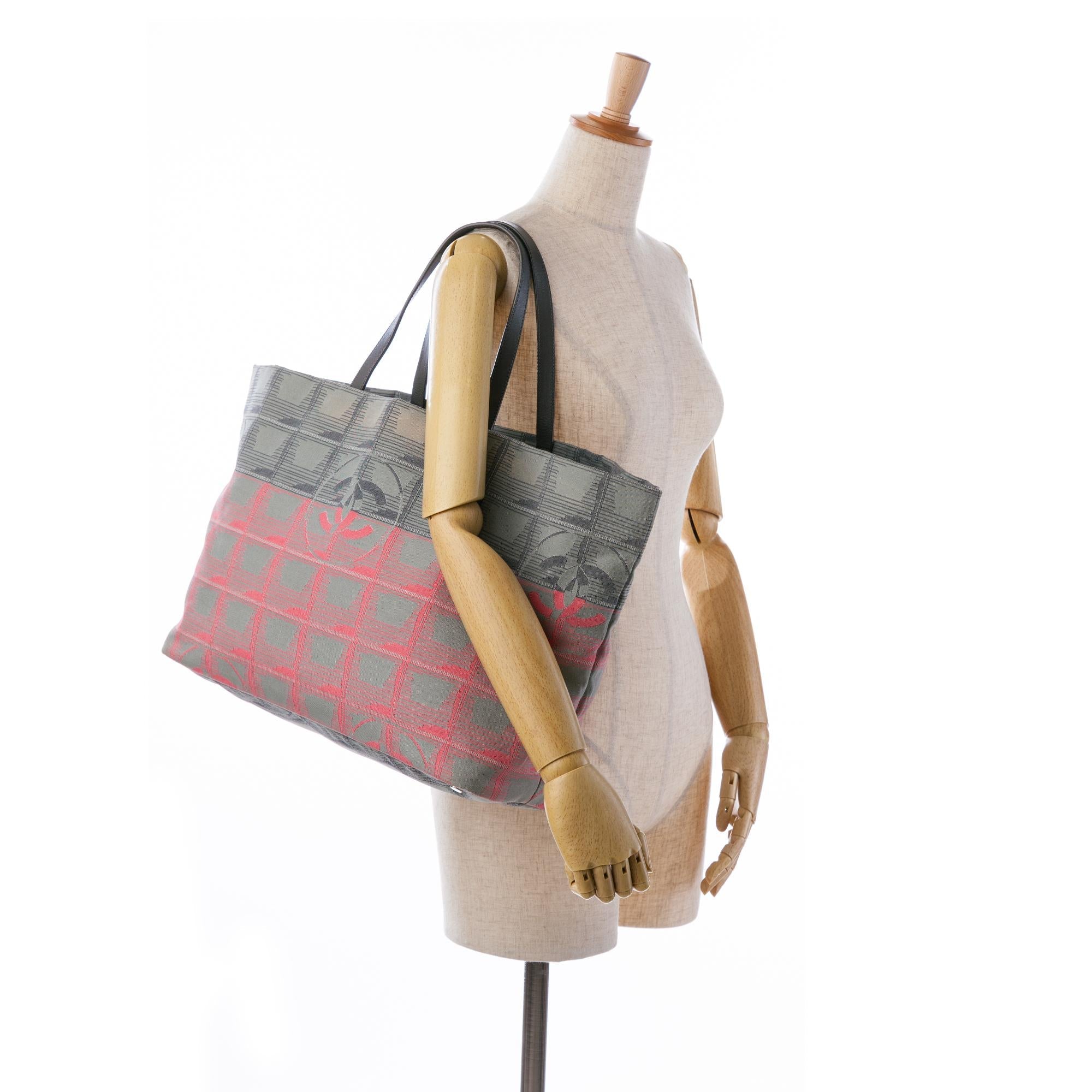 Chanel New Travel Line Tote (SHG-mwiTmC)