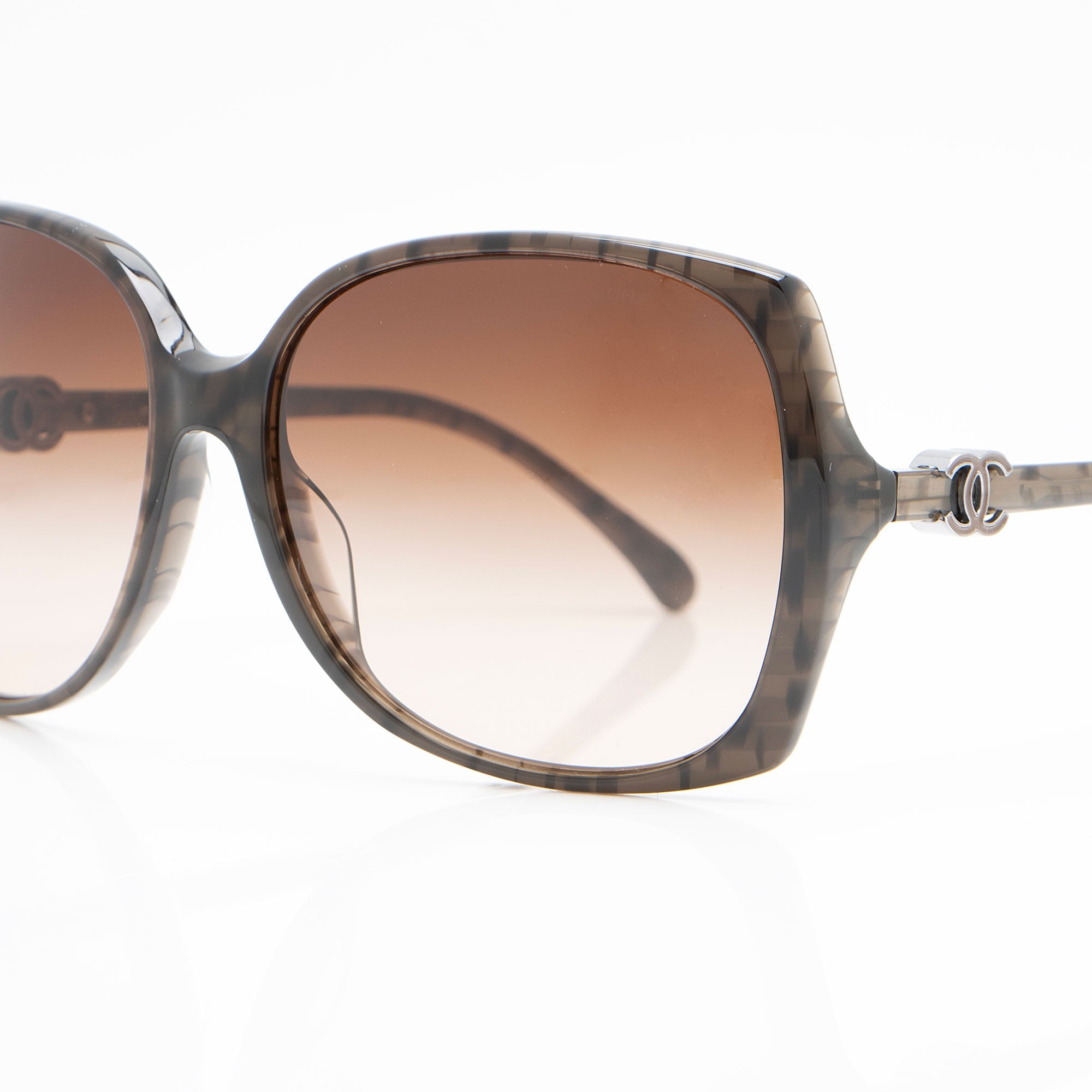Chanel CC Oversized Butterfly Sunglasses (SHF-qTnK0U)