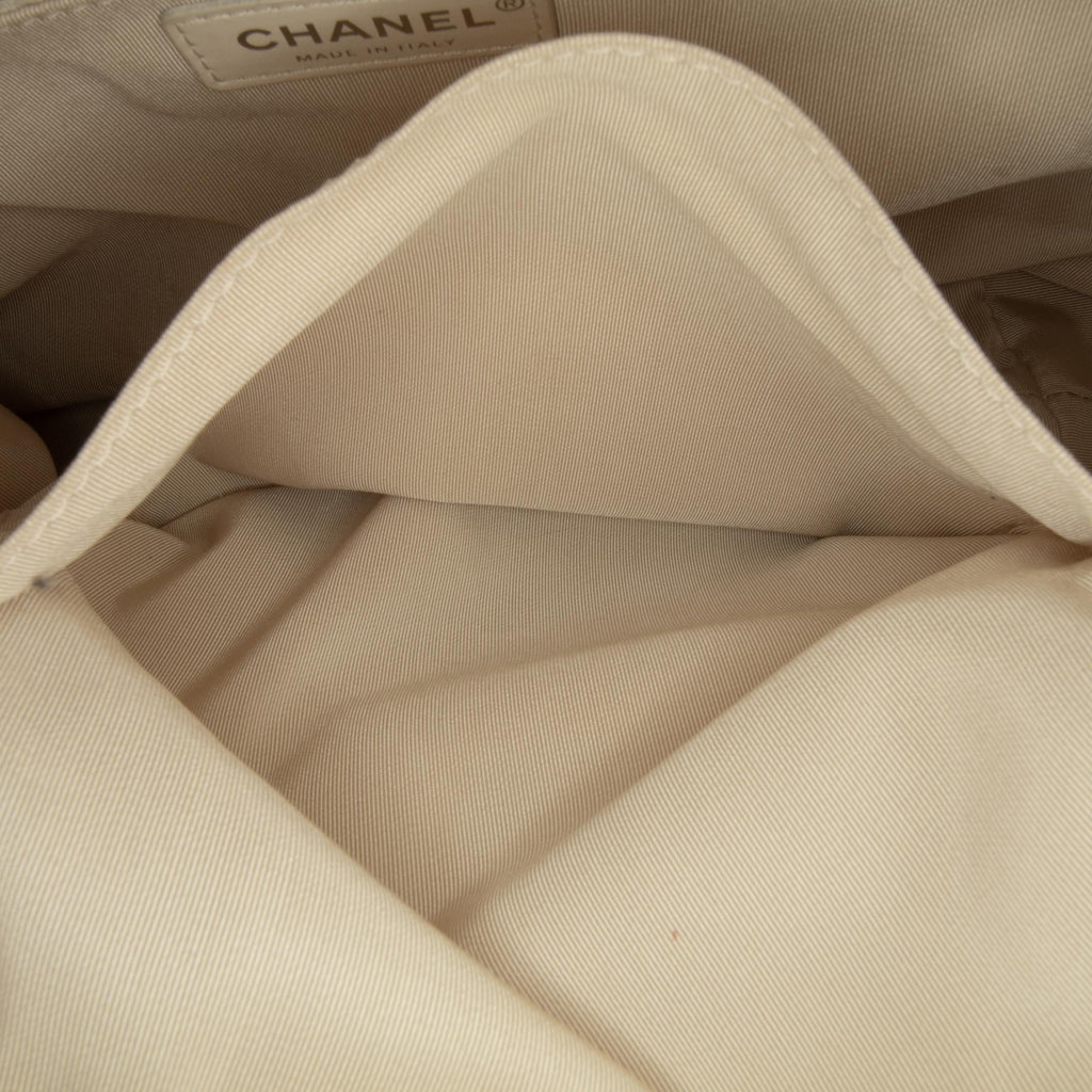 Chanel PVC 31 Shopping Tote (SHG-uyWaz4)