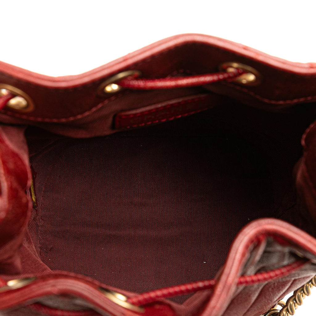 Chanel Paris Cosmopolite Small Chevron Lambskin Bucket Bag (SHG-3IzII1)