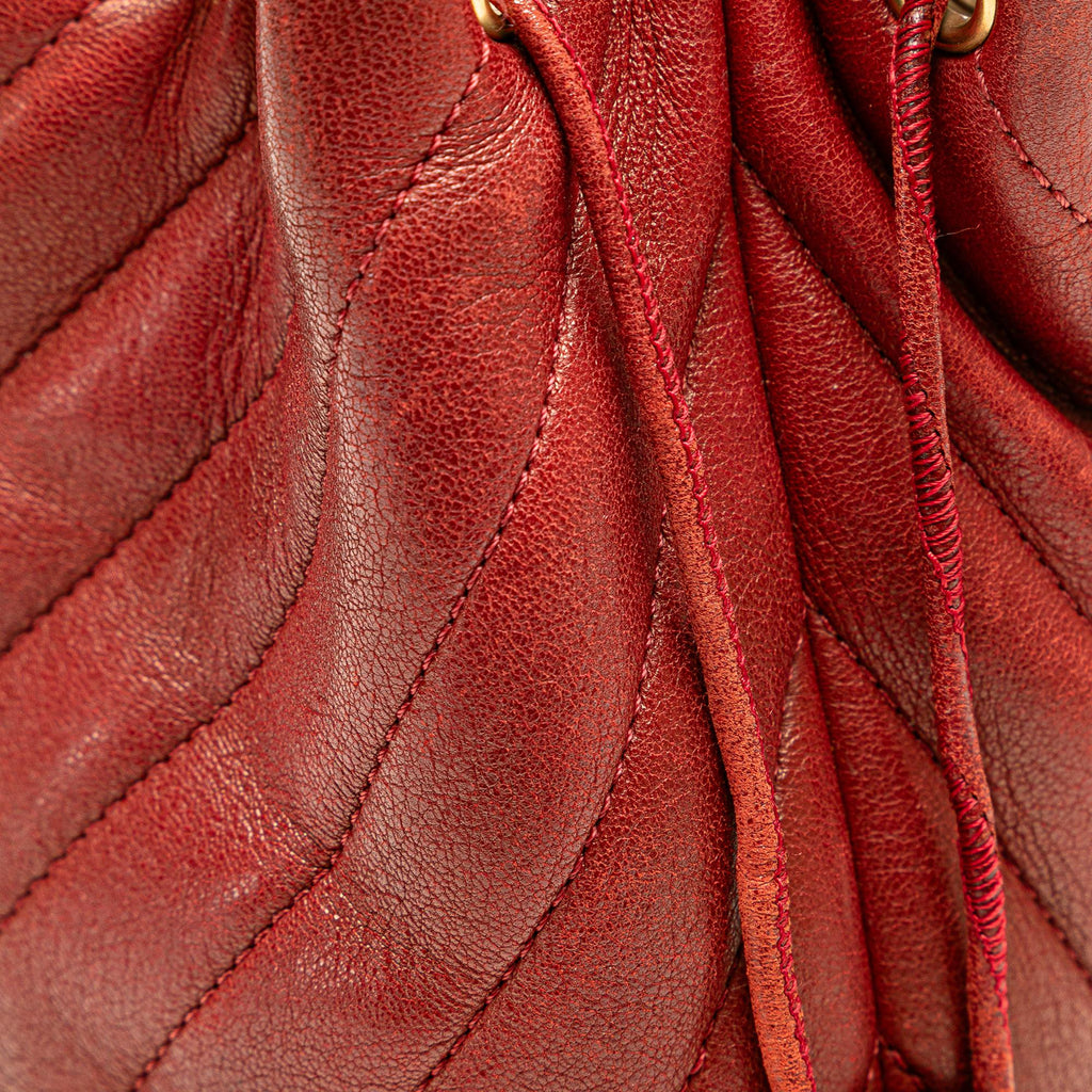 Chanel Paris Cosmopolite Small Chevron Lambskin Bucket Bag (SHG-3IzII1)
