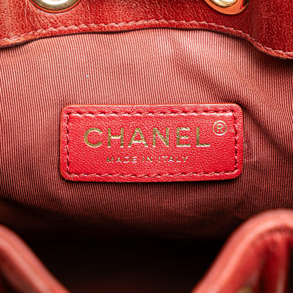 Chanel Paris Cosmopolite Small Chevron Lambskin Bucket Bag (SHG-3IzII1)