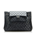 Chanel Paris-Edinburgh Flap Shoulder Bag (SHG-vjs7uw)