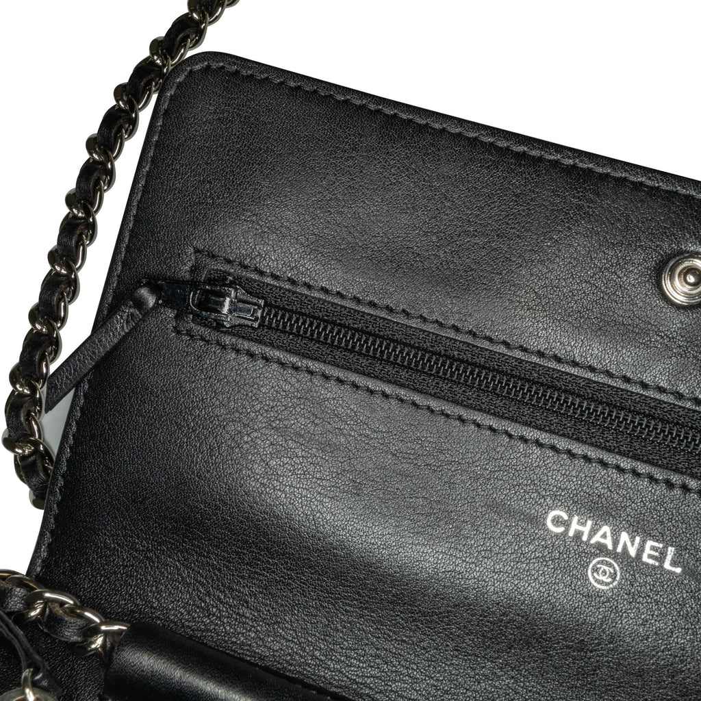 Chanel Patent Camellia Wallet On Chain (SHG-s5zcX3)