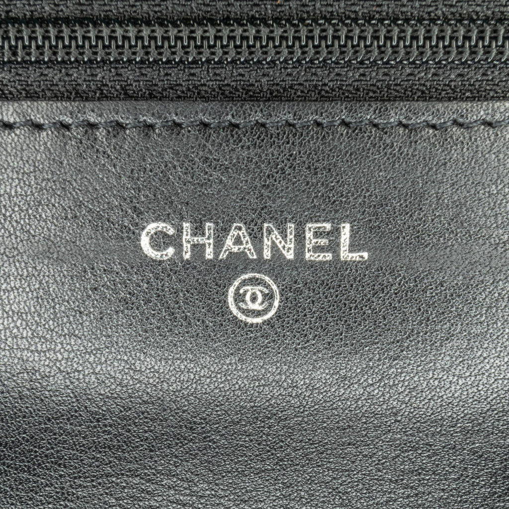 Chanel Patent Camellia Wallet On Chain (SHG-s5zcX3)