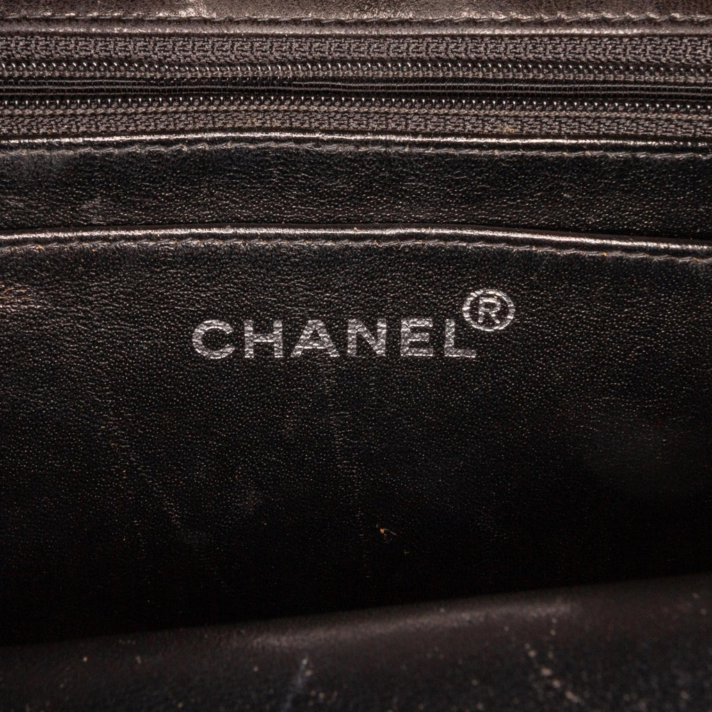 Chanel Patent Flap Handbag (SHG-YxQaRJ)
