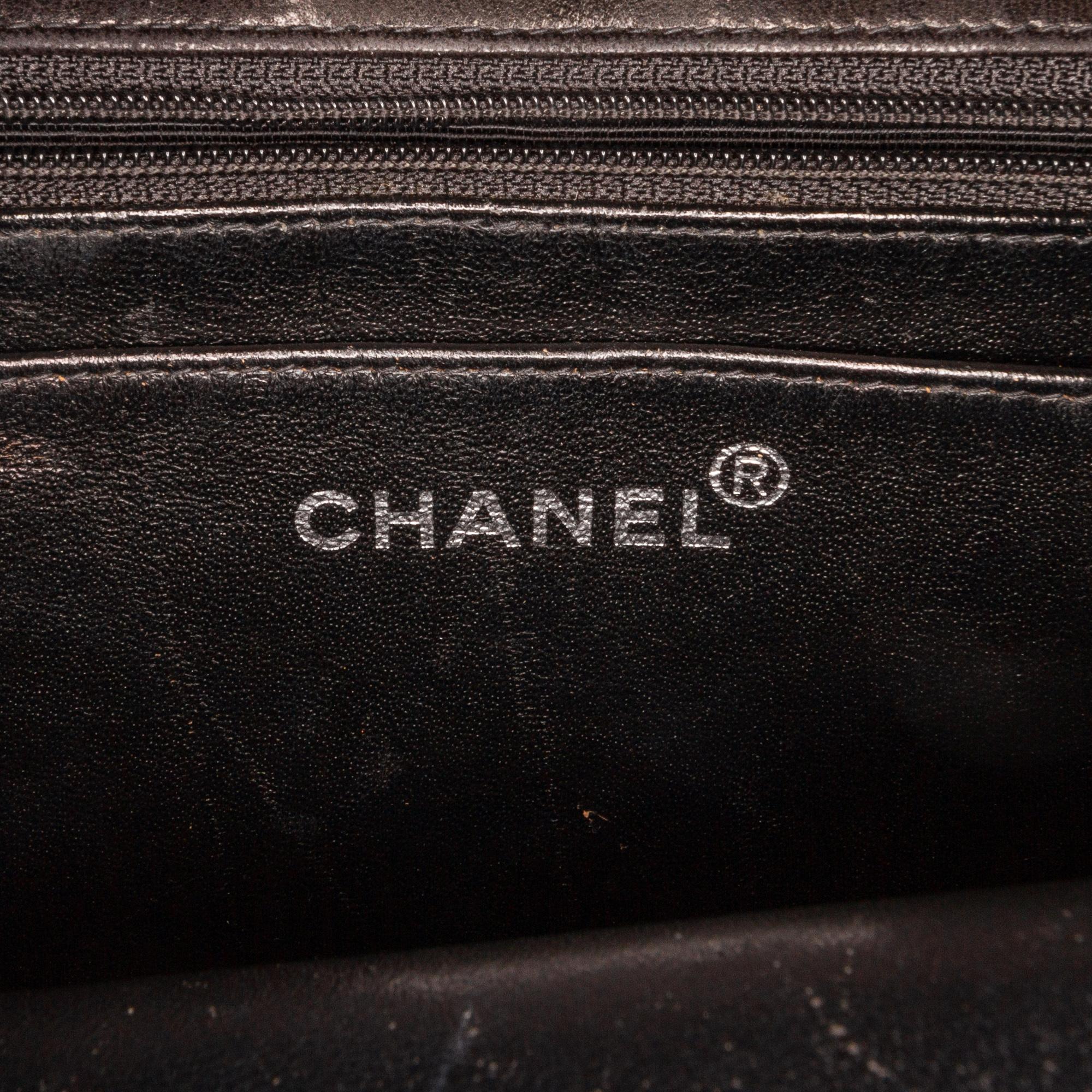 Chanel Patent Flap Handbag (SHG-YxQaRJ)