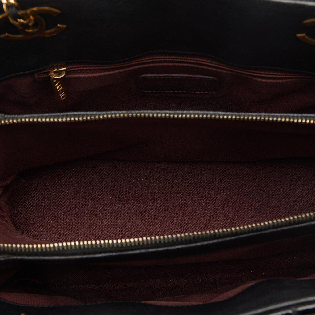 Chanel Patent Goatskin Paris Salzburg CC Eyelet Shoulder Bag (SHG-OuWTBq)