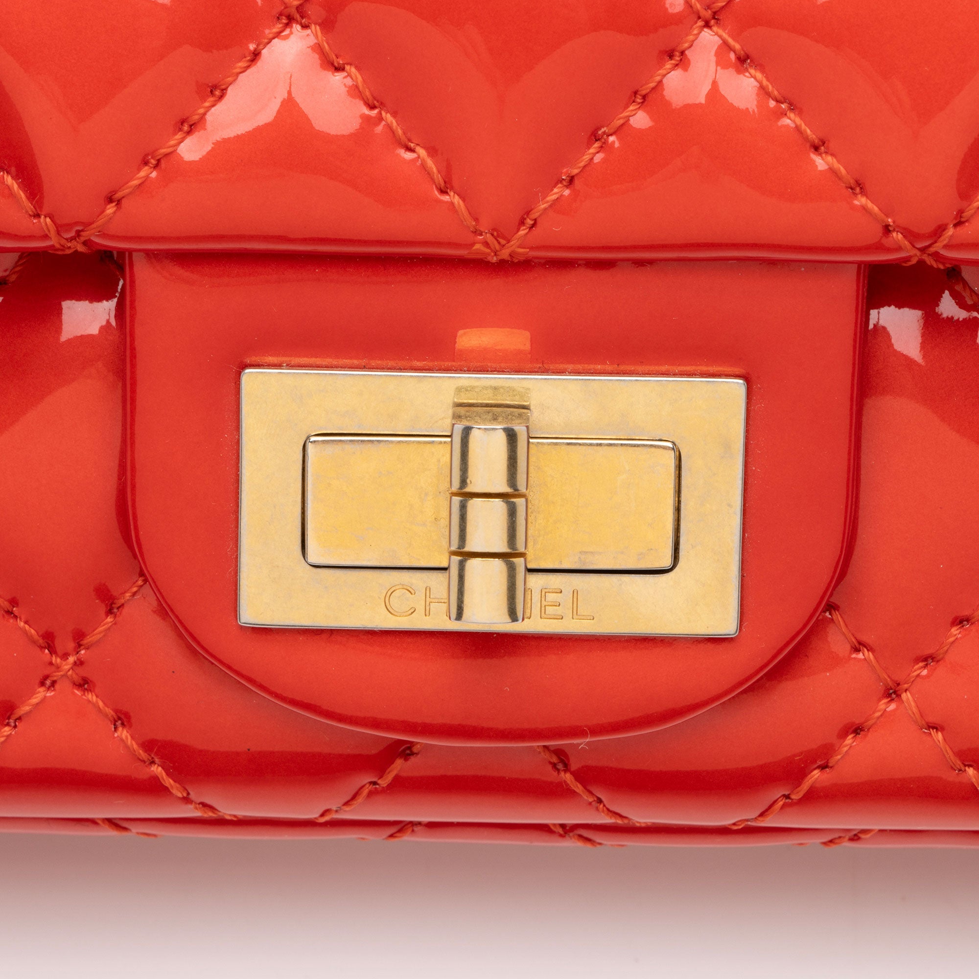 Chanel Patent Leather 2.55 Reissue E/W Clutch (SHF-Og65LE)