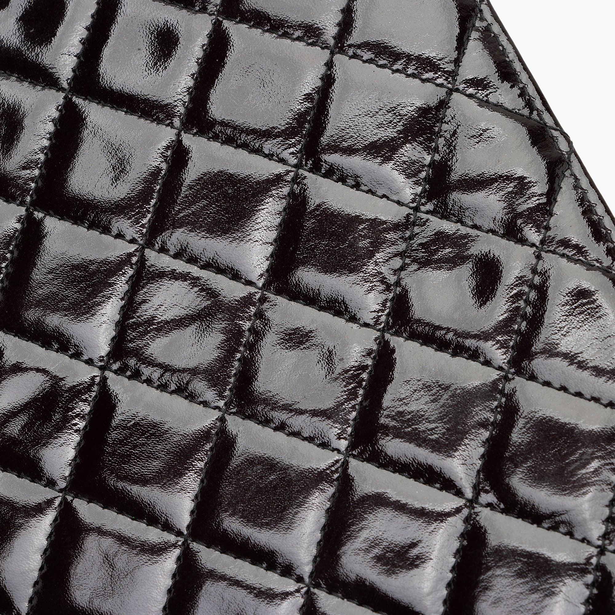 Chanel Patent Leather CC Brilliant iPad Case (SHF-NuaWXc)
