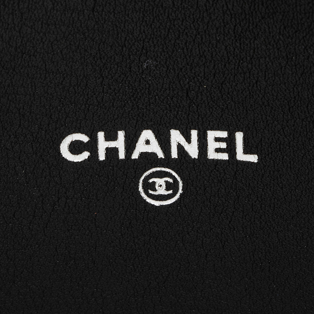 Chanel Patent Leather CC Brilliant iPad Case (SHF-NuaWXc)