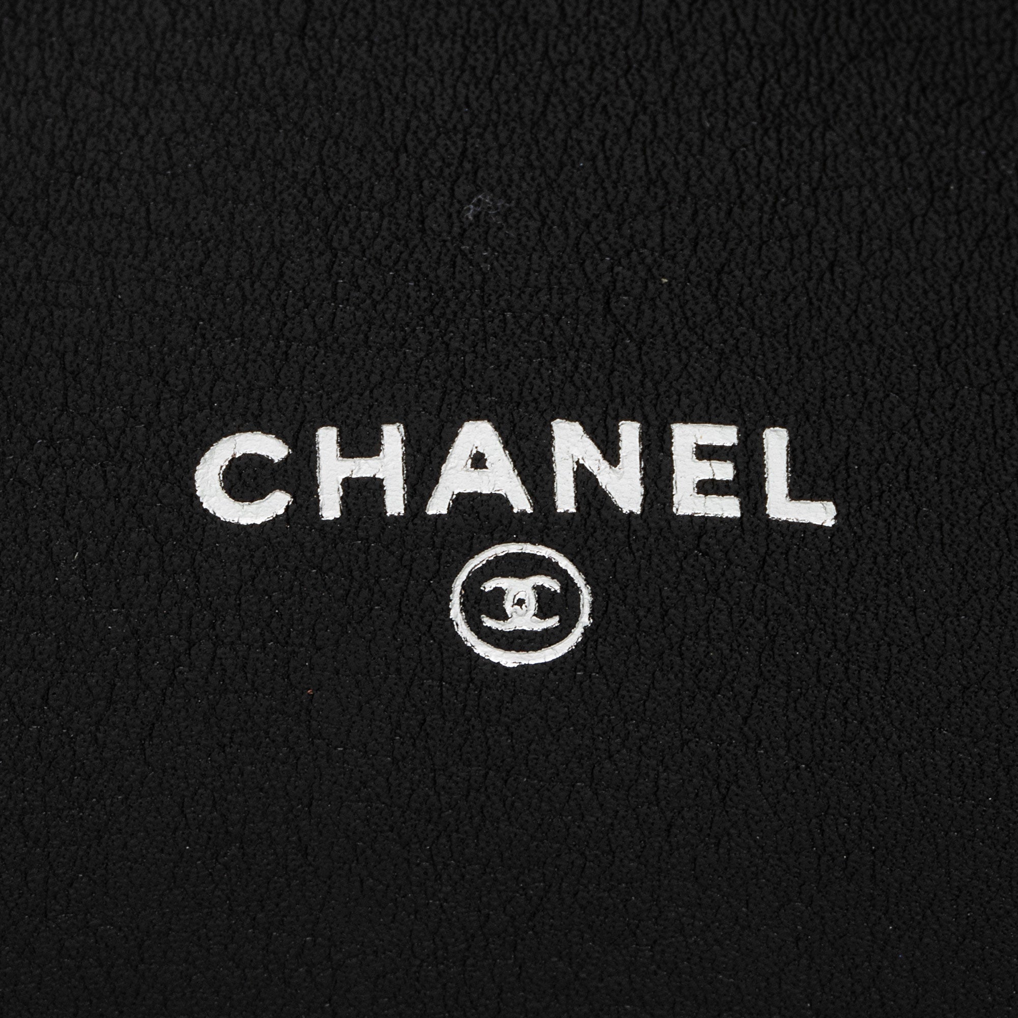 Chanel Patent Leather CC Brilliant iPad Case (SHF-NuaWXc)
