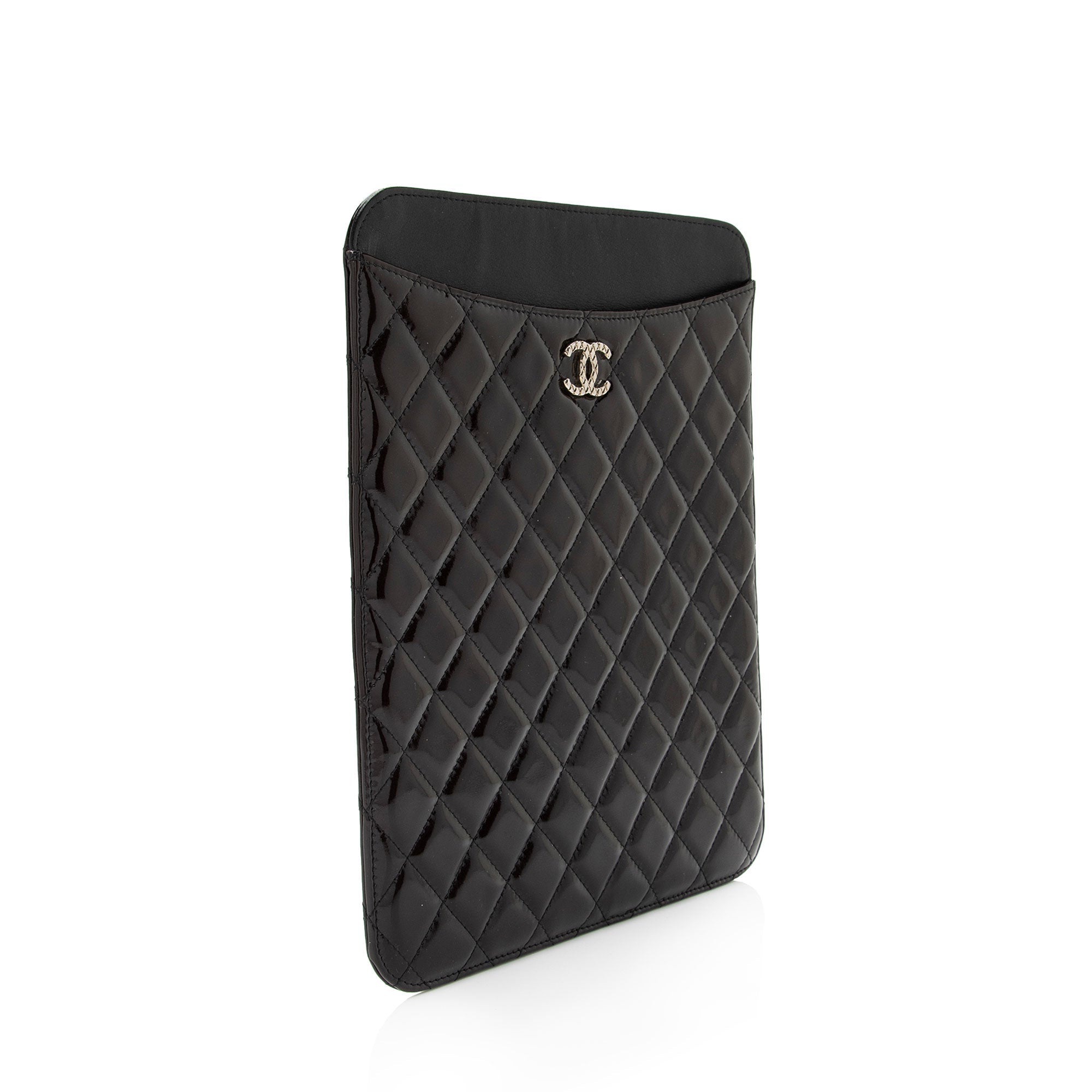 Chanel Patent Leather CC Brilliant iPad Case (SHF-NuaWXc)