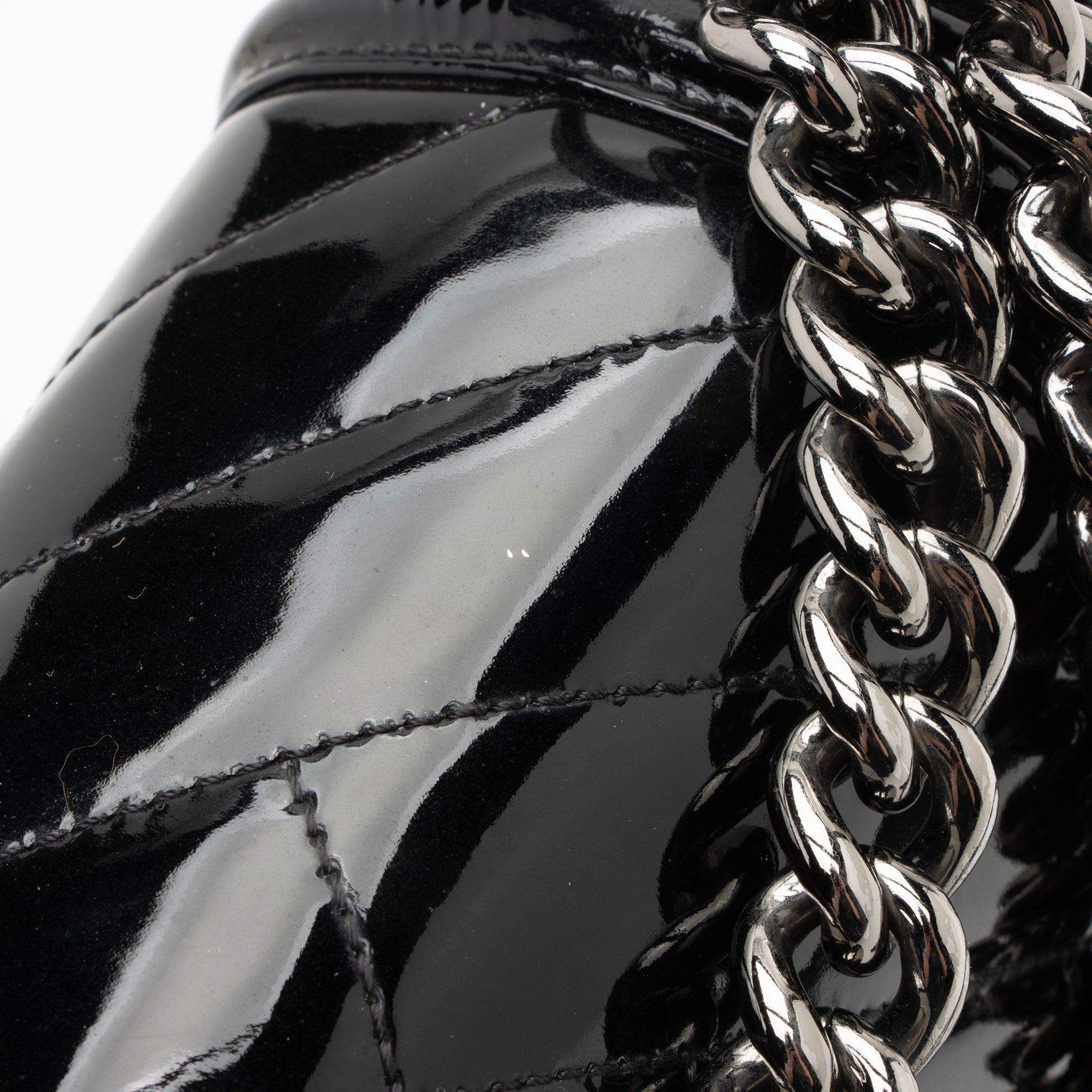 Chanel Patent Leather Chevron New Medium Boy Bag (SHF-jPhBdY)