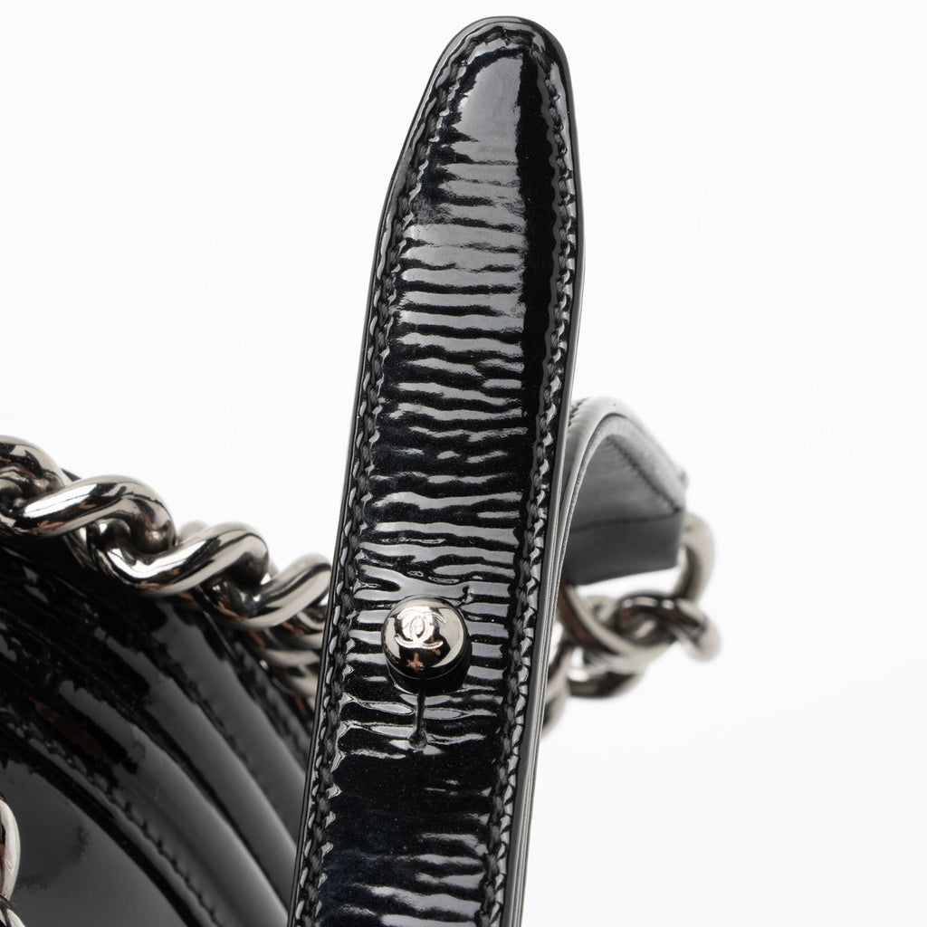 Chanel Patent Leather Chevron New Medium Boy Bag (SHF-jPhBdY)