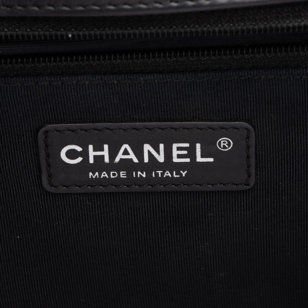 Chanel Patent Leather Chevron New Medium Boy Bag (SHF-jPhBdY)