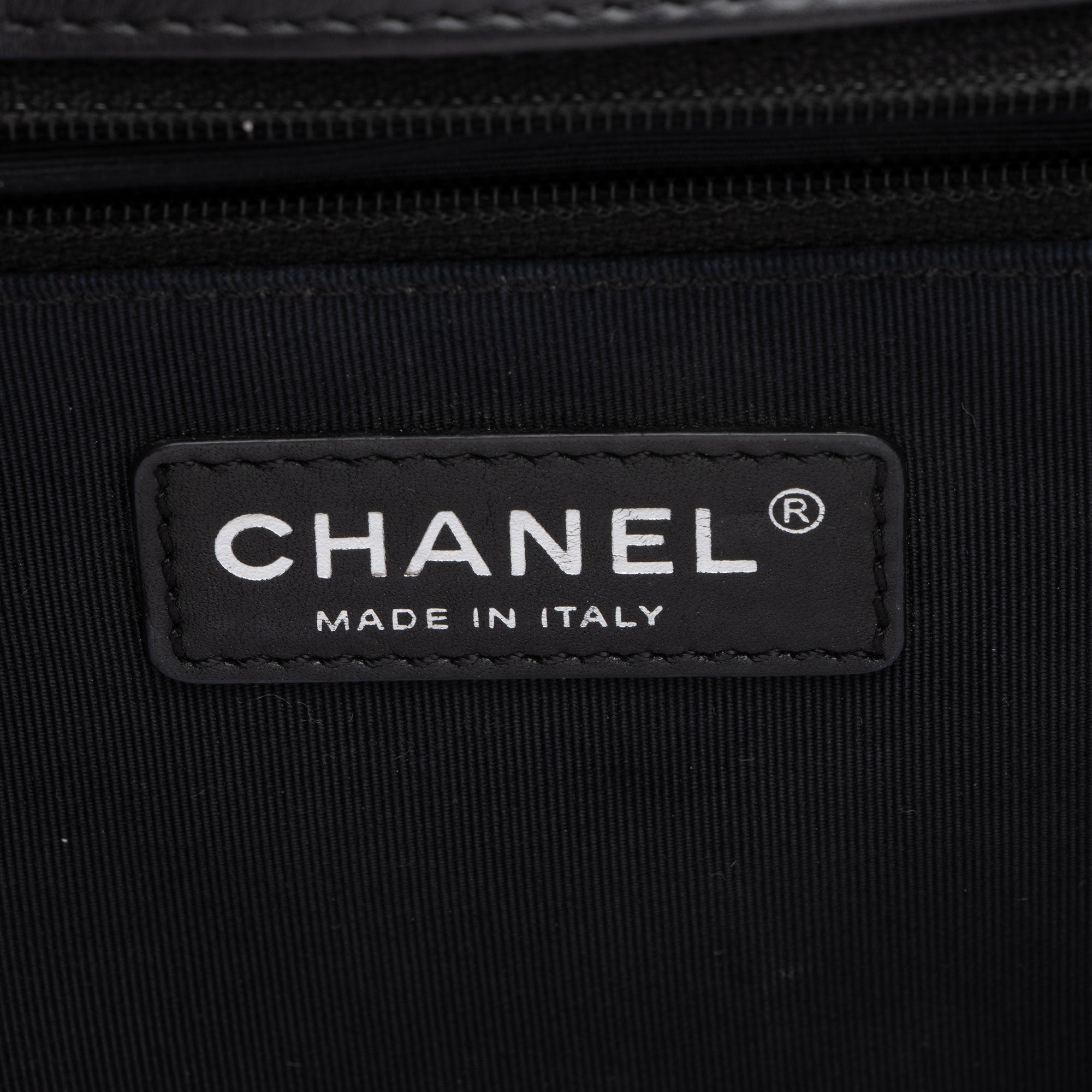 Chanel Patent Leather Chevron New Medium Boy Bag (SHF-jPhBdY)
