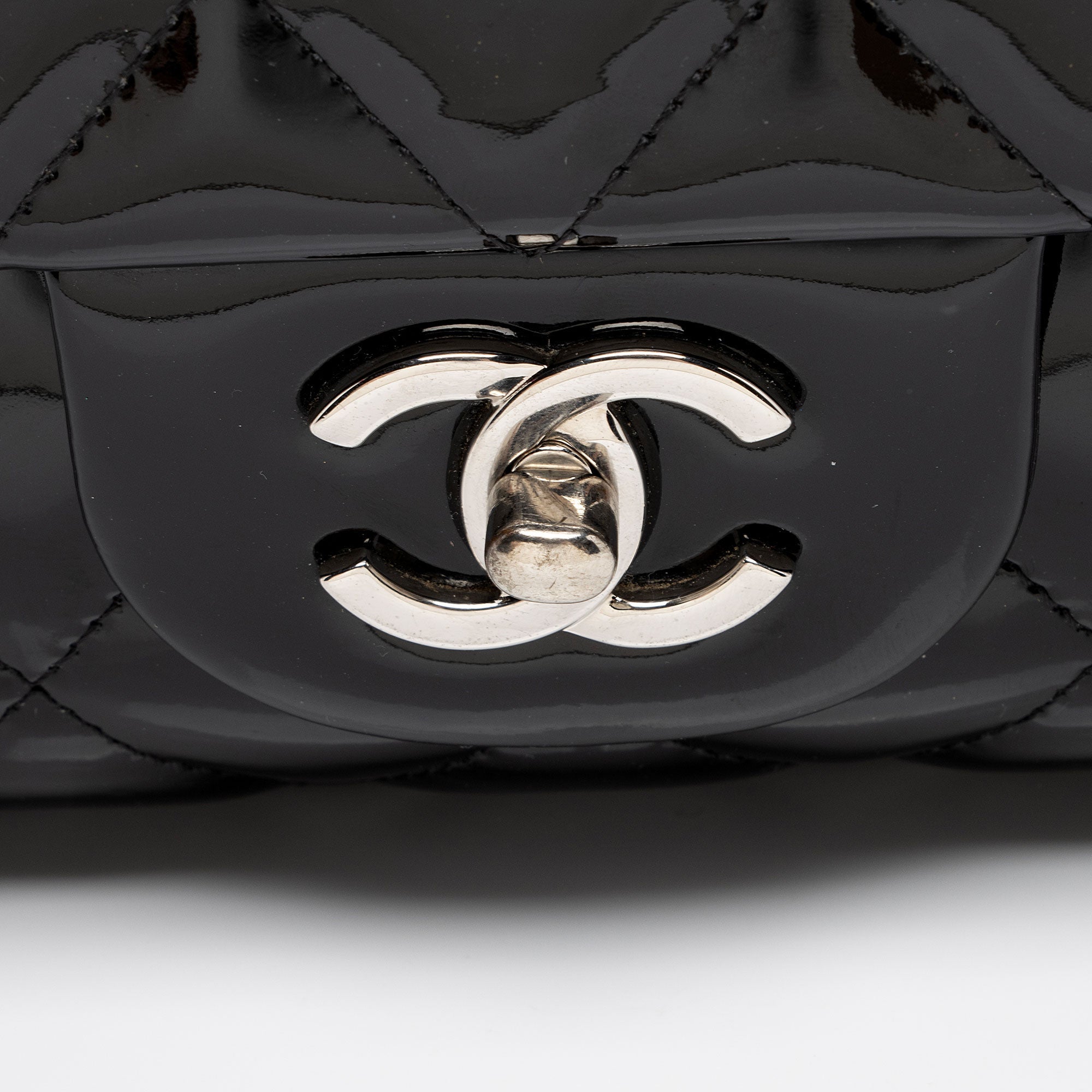 Chanel Patent Leather Classic Jumbo Double Flap Bag (SHF-zuaFhW)