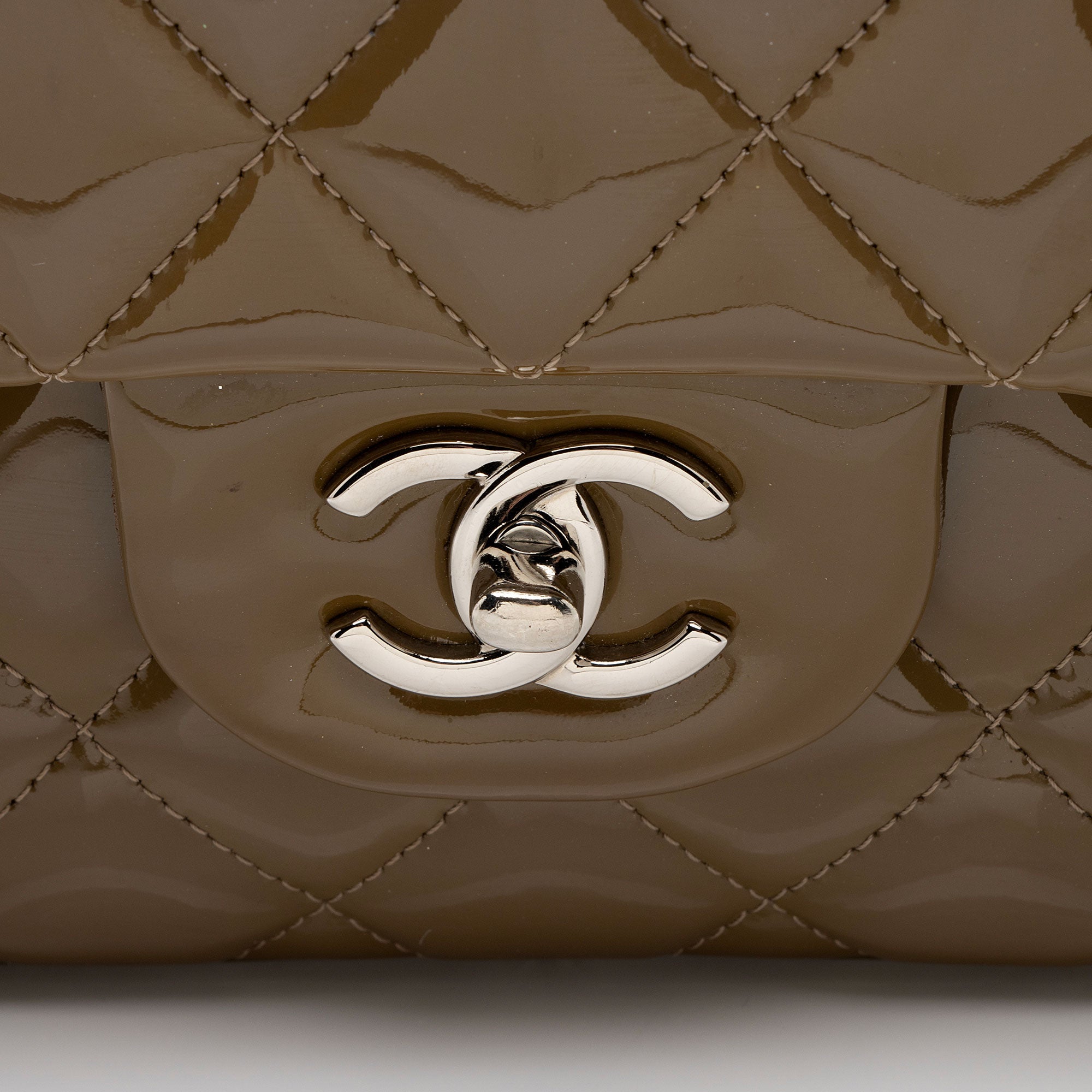 Chanel Patent Leather Classic Jumbo Double Flap Bag (SHF-jE6UCt)