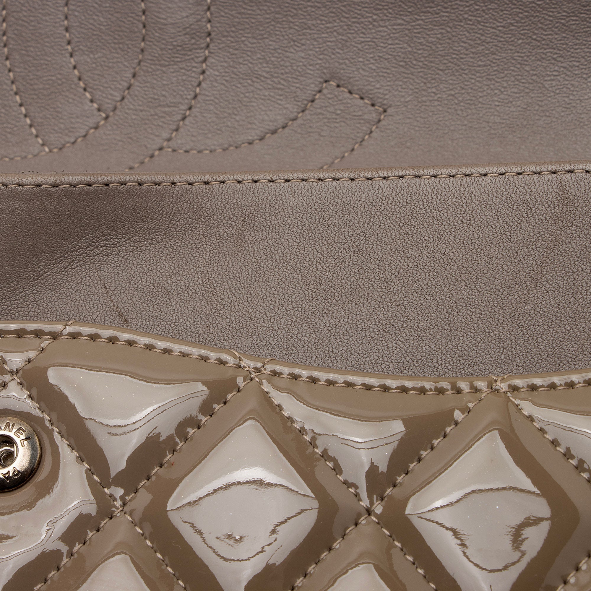 Chanel Patent Leather Classic Jumbo Double Flap Bag (SHF-jE6UCt)