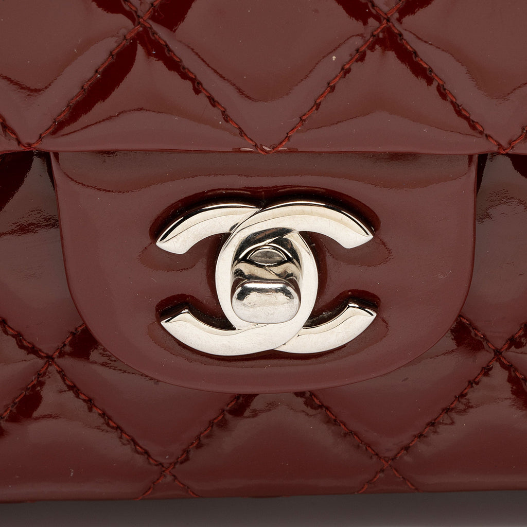 Chanel Patent Leather Classic Medium Double Flap Bag (SHF-BwsnL1)