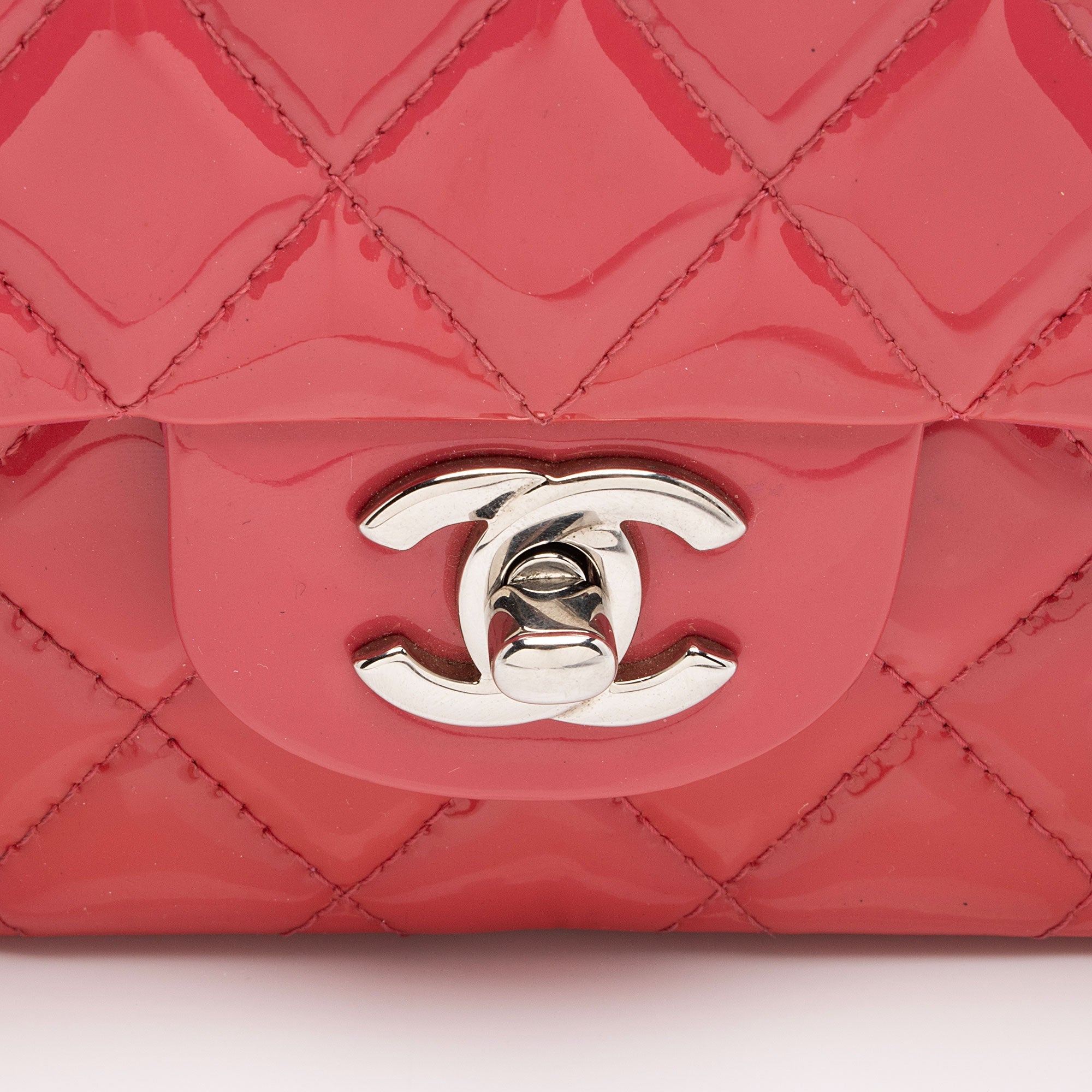 Chanel Patent Leather Classic Medium Double Flap Bag (SHF-4dhv1Q)