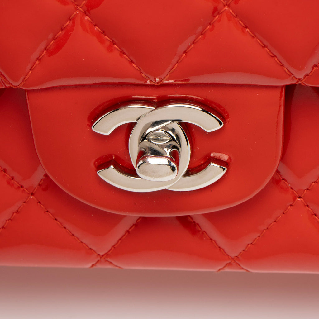 Chanel Patent Leather Classic Medium Double Flap Bag (SHF-N0PJ3H)
