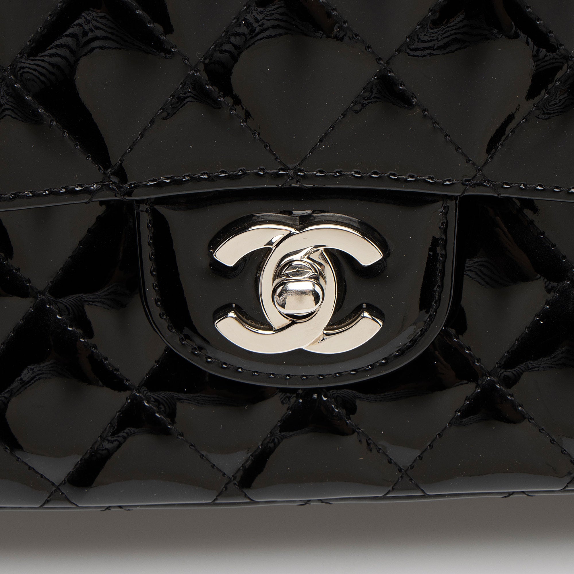 Chanel Patent Leather Classic Medium Double Flap Bag (SHF-XaMpG8)