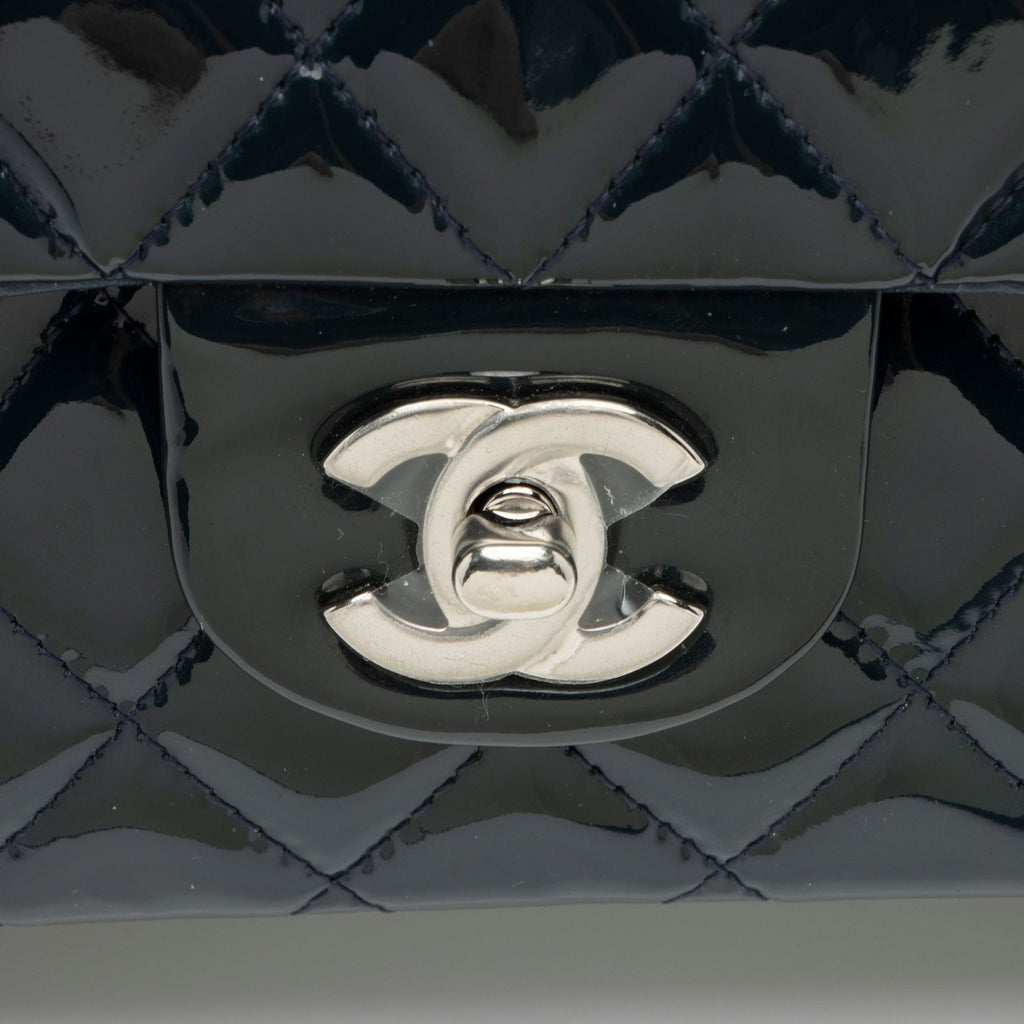 Chanel Patent Leather Classic Medium Double Flap Bag (SHF-lLuqxa)